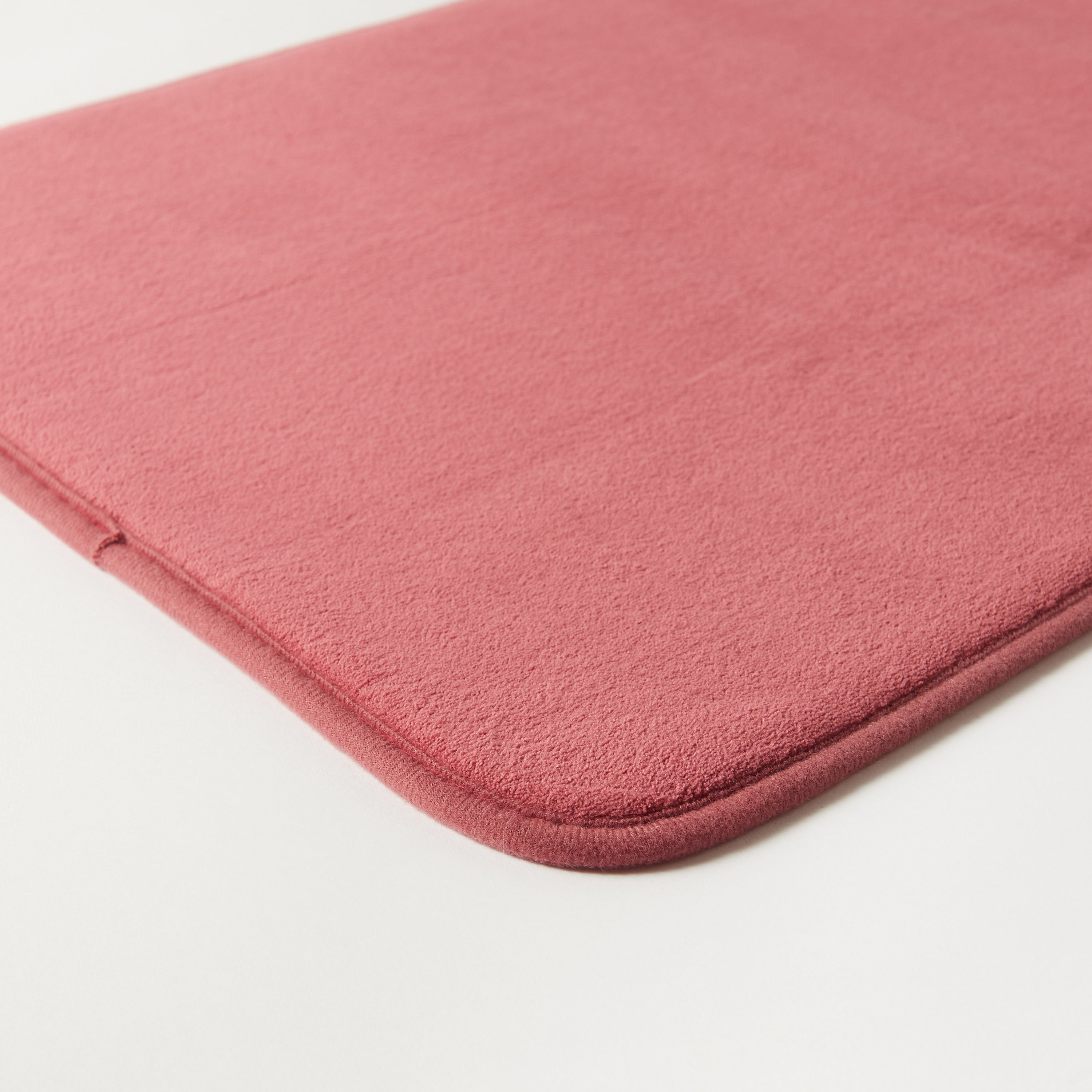 سجادة حمّام ألياف دقيقة سادة - 45x75 سم-household-bathandlaundry-bathlinen-bathmatsandtubmats-image-2
