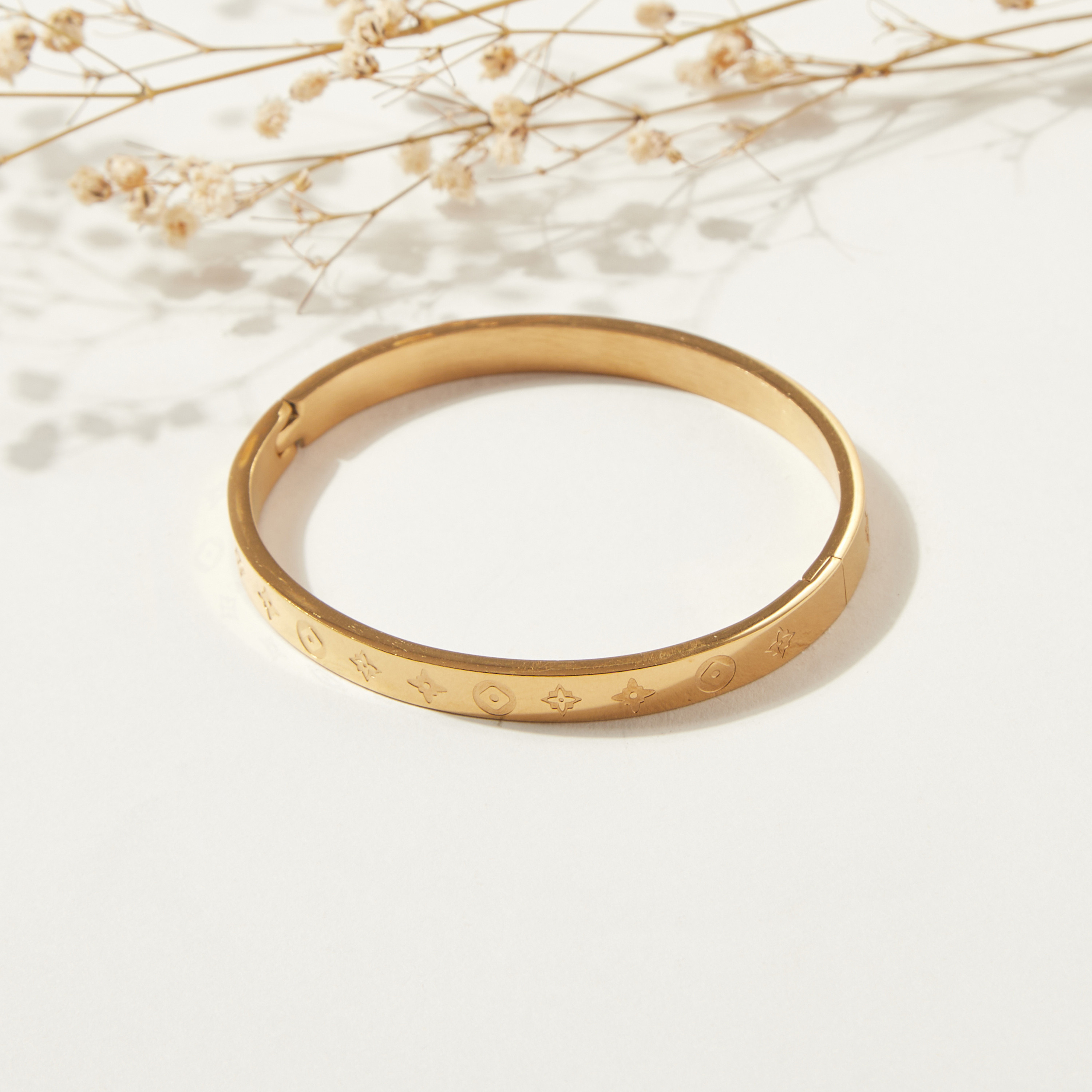 Embossed Metal Bangle-women-watchesandjewellery-jewellery-banglesandbracelets-image-1