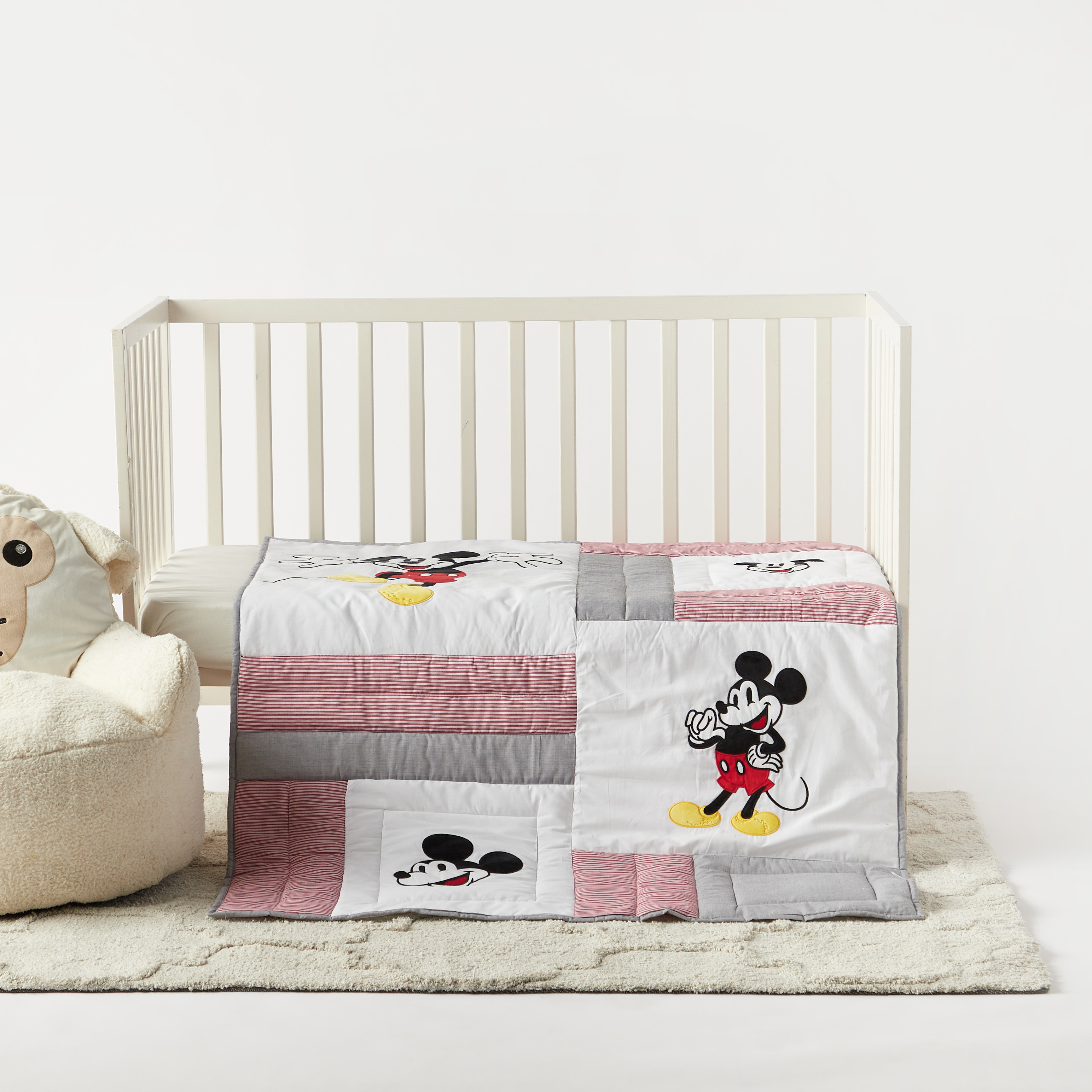 Disney Mickey Mouse Applique Detail Quilt - 100x130 cm-baby-nursery-blanketsandswaddles-blanketsandquilts-image-1