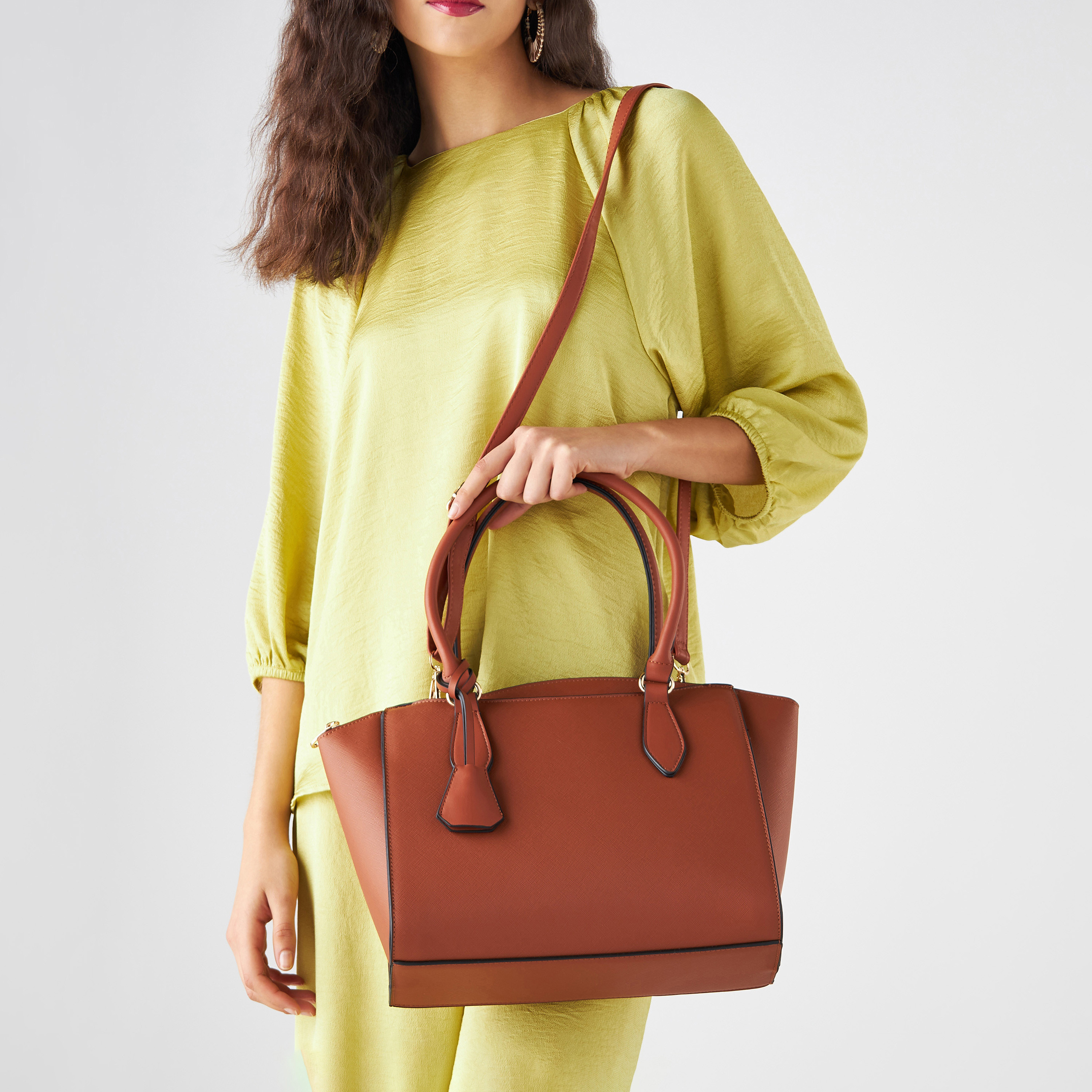 شنطة توتي سادة بمقابض مزدوجة من ساشا-women-bagsandwallets-handbags-image-1