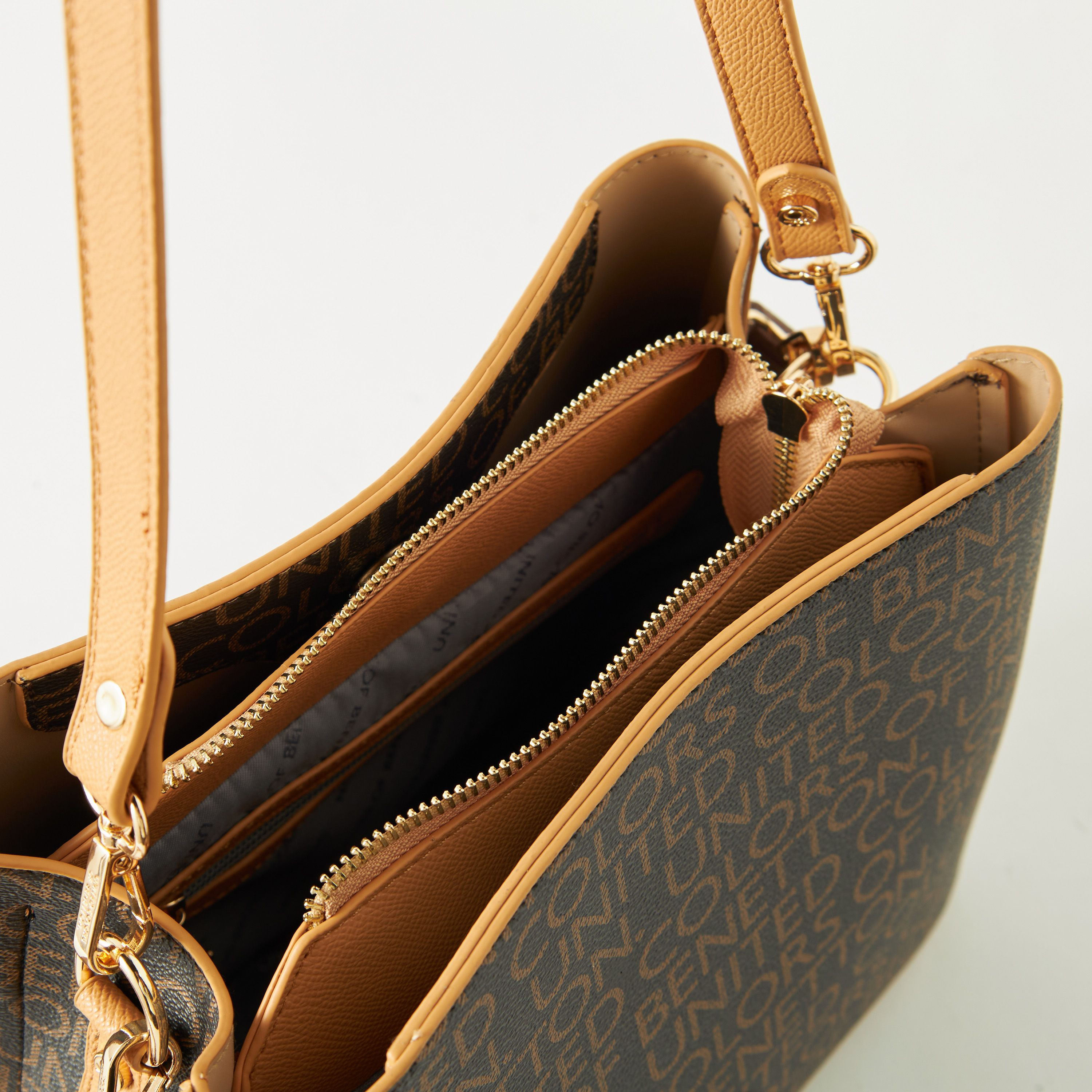 شنطة توتي بحزام قابل للفصل وطبعات من يونايتد كولورز أوف بينيتون-women-bagsandwallets-handbags-image-4