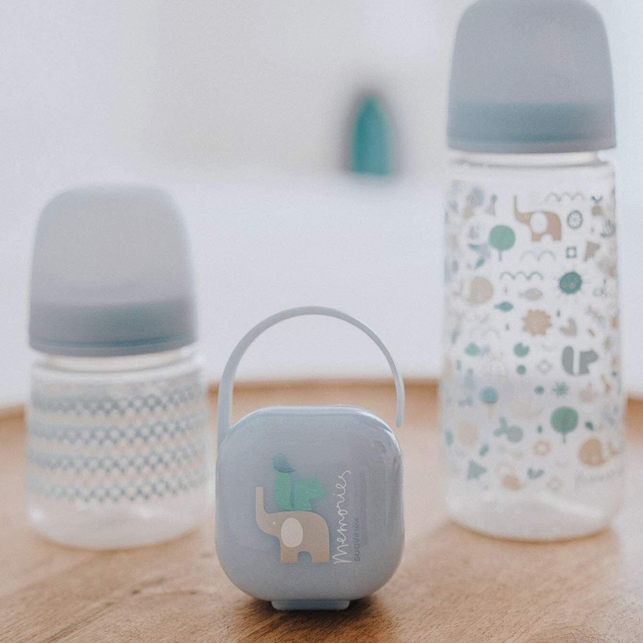 حاوية لهاية بطبعات من سوافينكس-baby-feeding-pacifiers-image-2