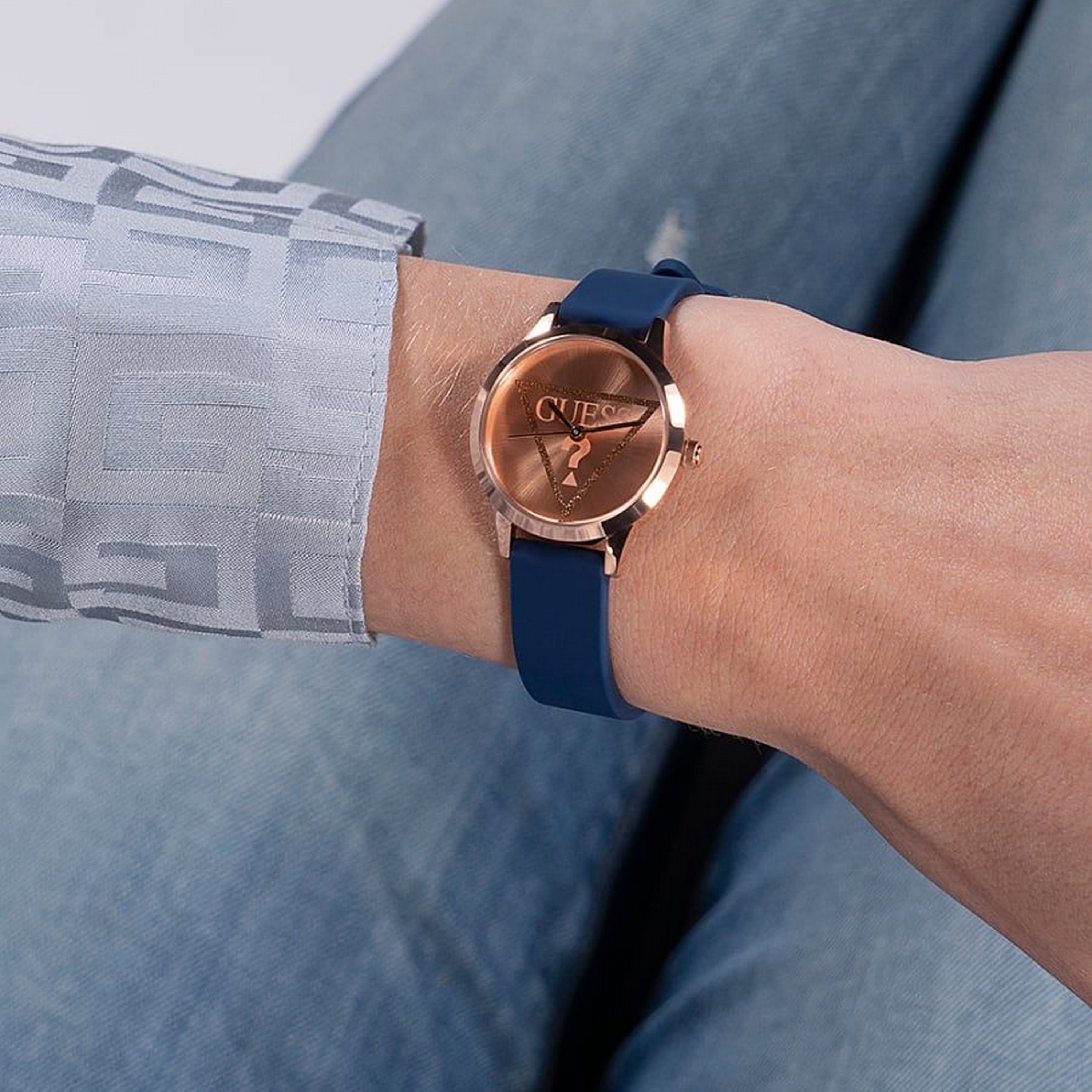 Guess Blue Analog Silicone Strap Watch - GW0453L1 | 27 MM-women-watchesandjewellery-watches-image-4