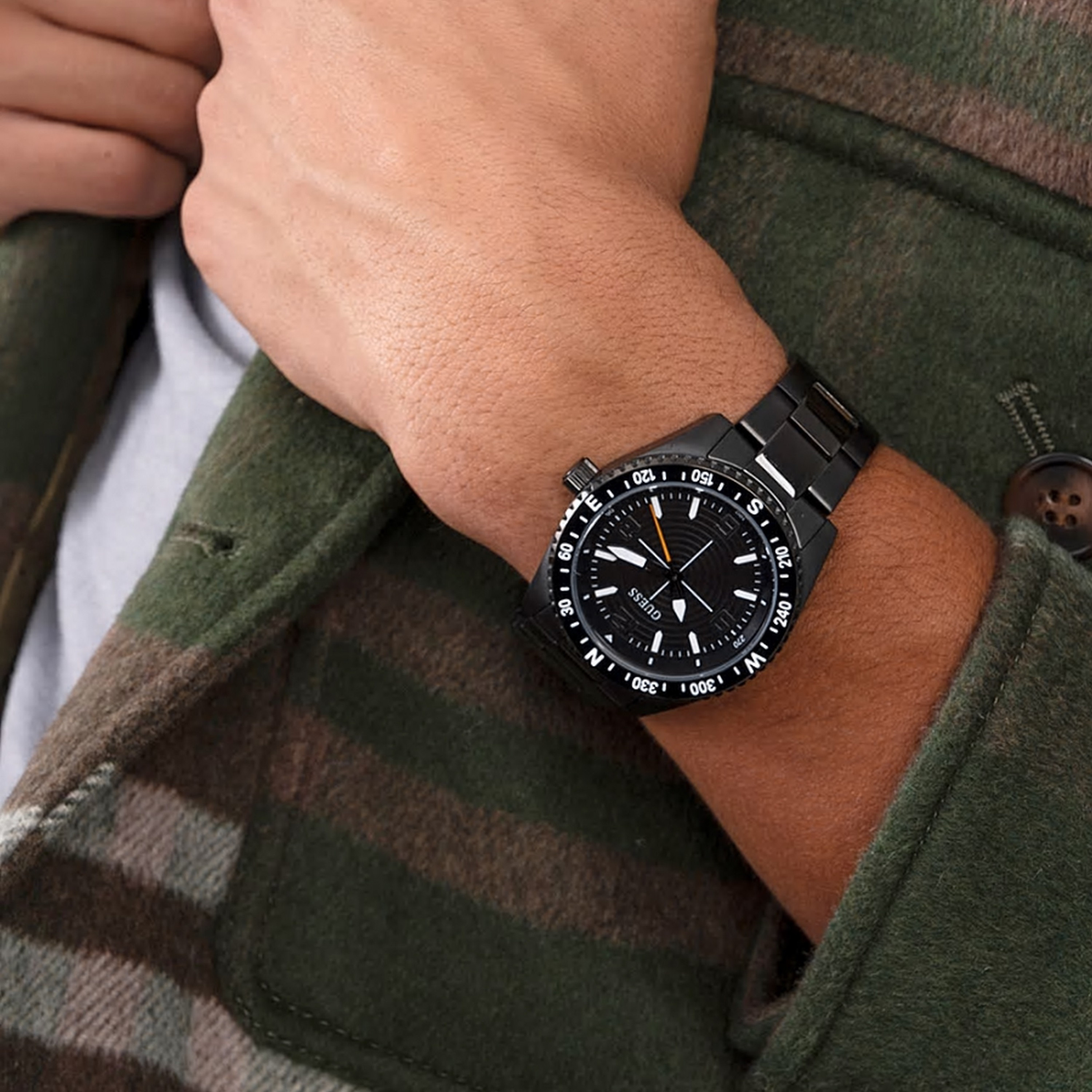 ساعة جيس للرجال بسوار من الستانلس ستيل باللون الأسود GW0327G2-men-watchesandjewellery-watches-image-4
