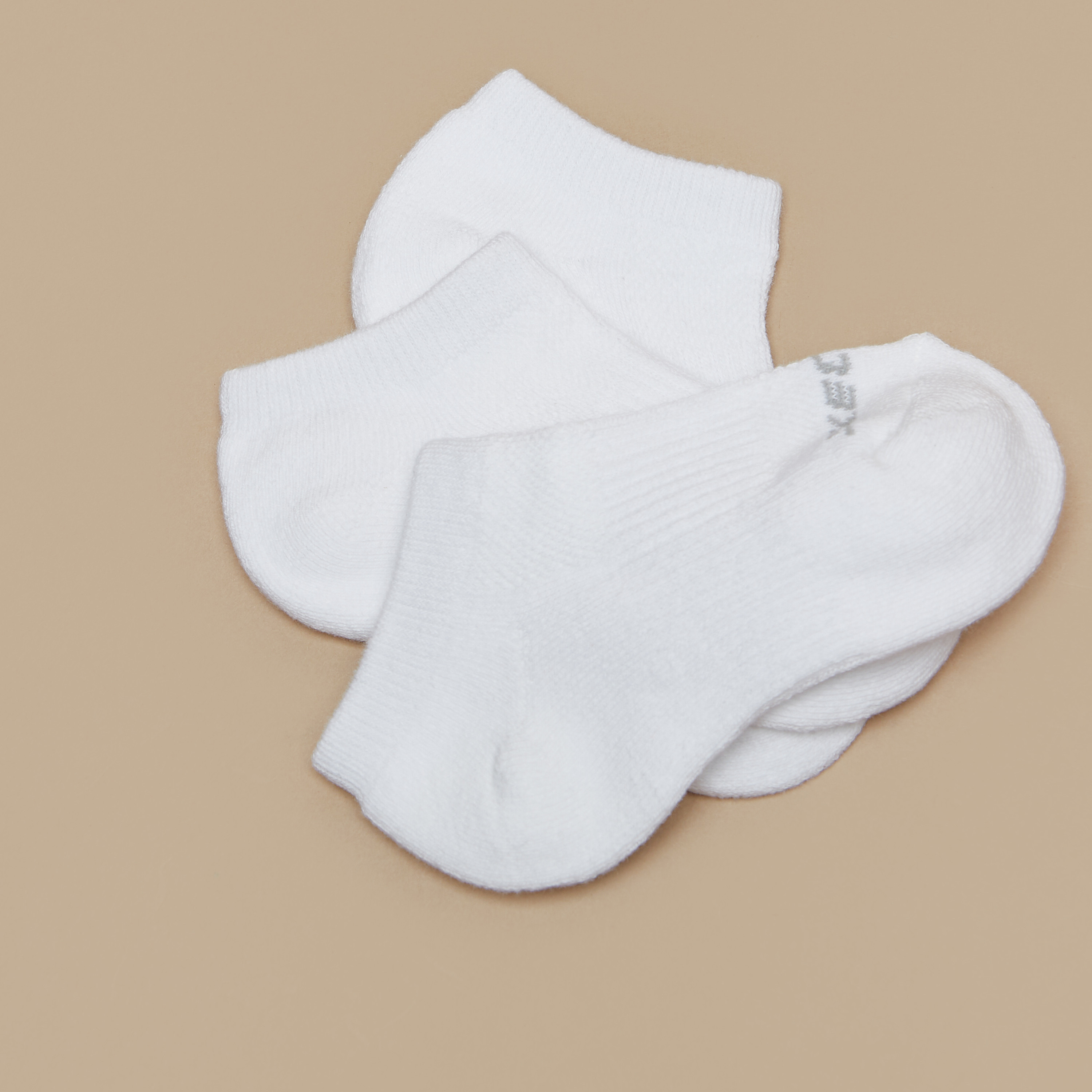 جوارب رياضية غير مرئية من سكيتشرز - طقم 3 أزواج-girls-accessories-socks-image-3