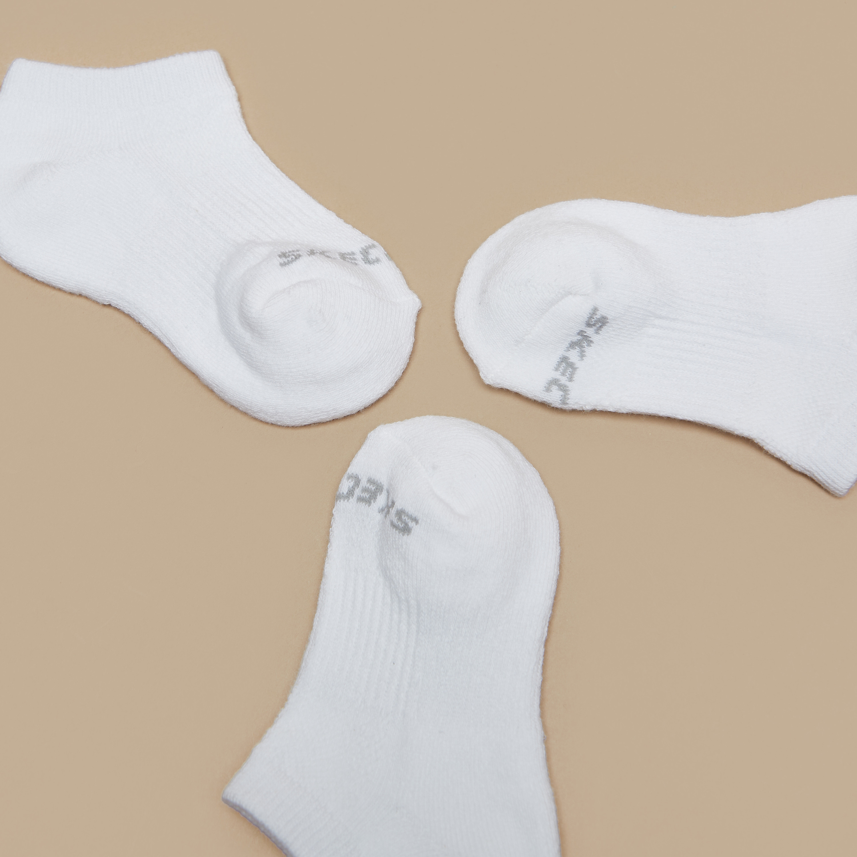 جوارب رياضية غير مرئية من سكيتشرز - طقم 3 أزواج-girls-accessories-socks-image-4