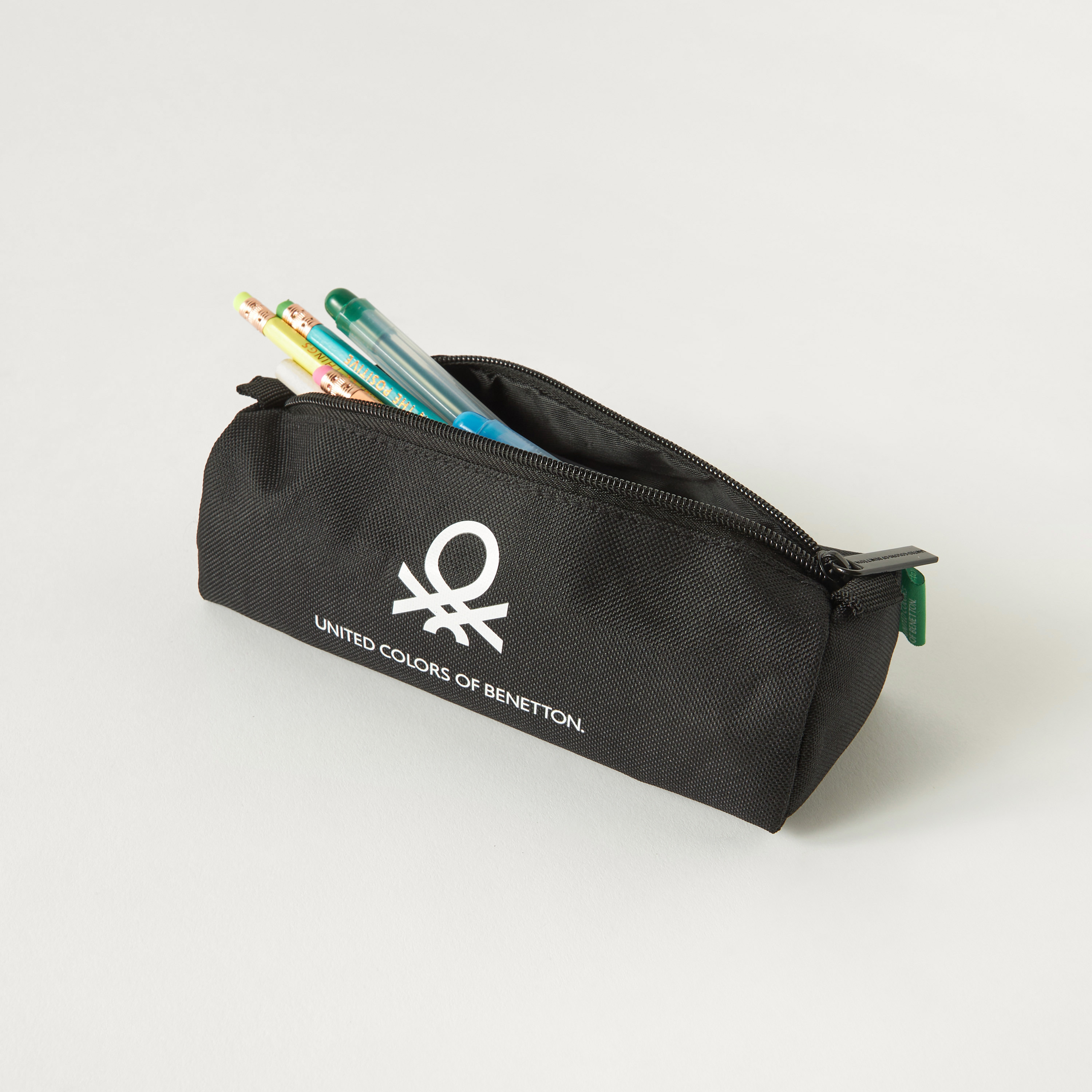 شنطة ظهر بطبعات الشعار مع مقلمة من يونايتد كولورز أوف بينيتون - 43x31x16 سم - ضمان سنة واحدة-school-bagsandbackpacks-backpacks-image-1