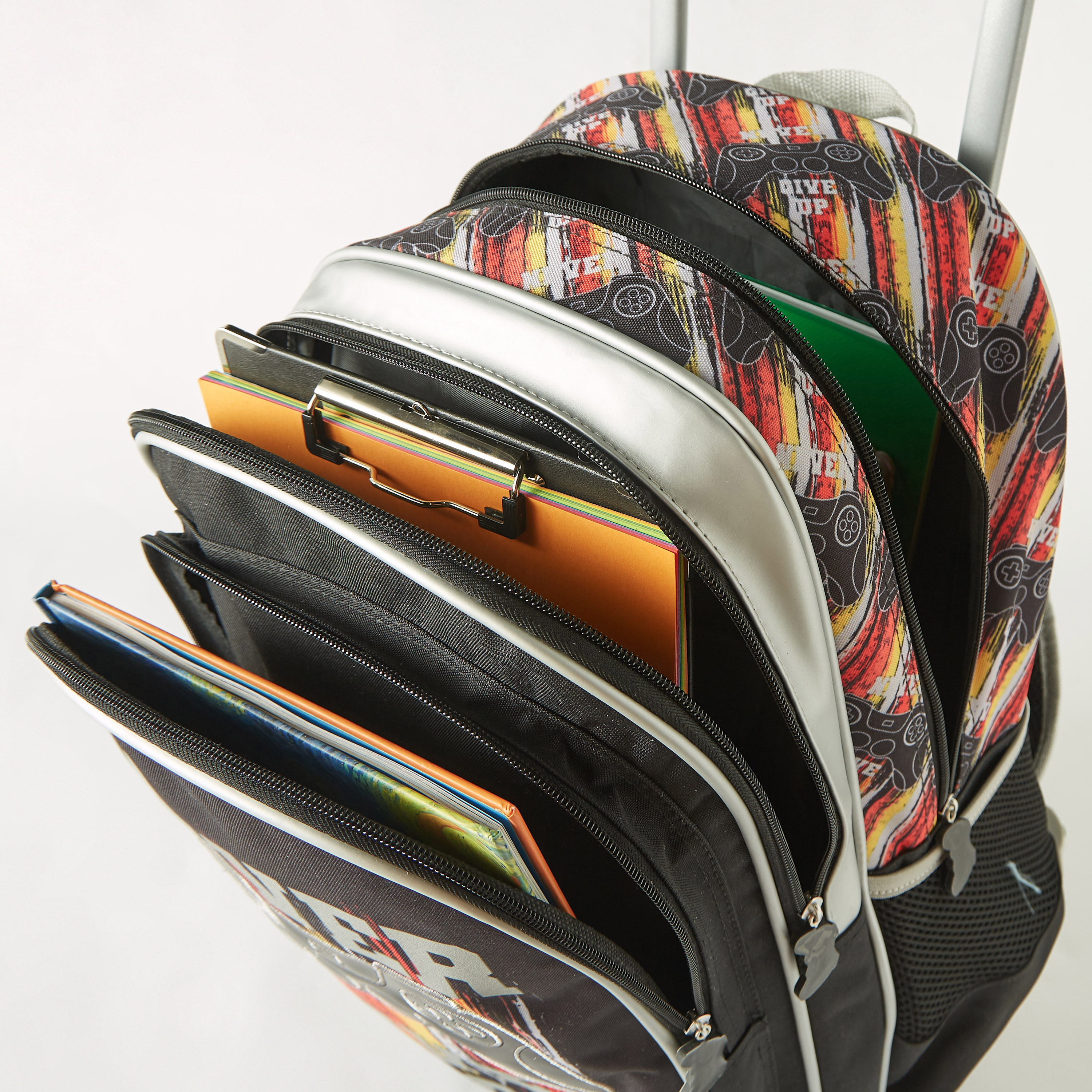 شنطة ظهر ترولي 18 بوصة بعجلات وطبعات من سامي ستوديو - 33x14x45 سم - ضمان سنة واحدة-school-bagsandbackpacks-trolleybags-image-8