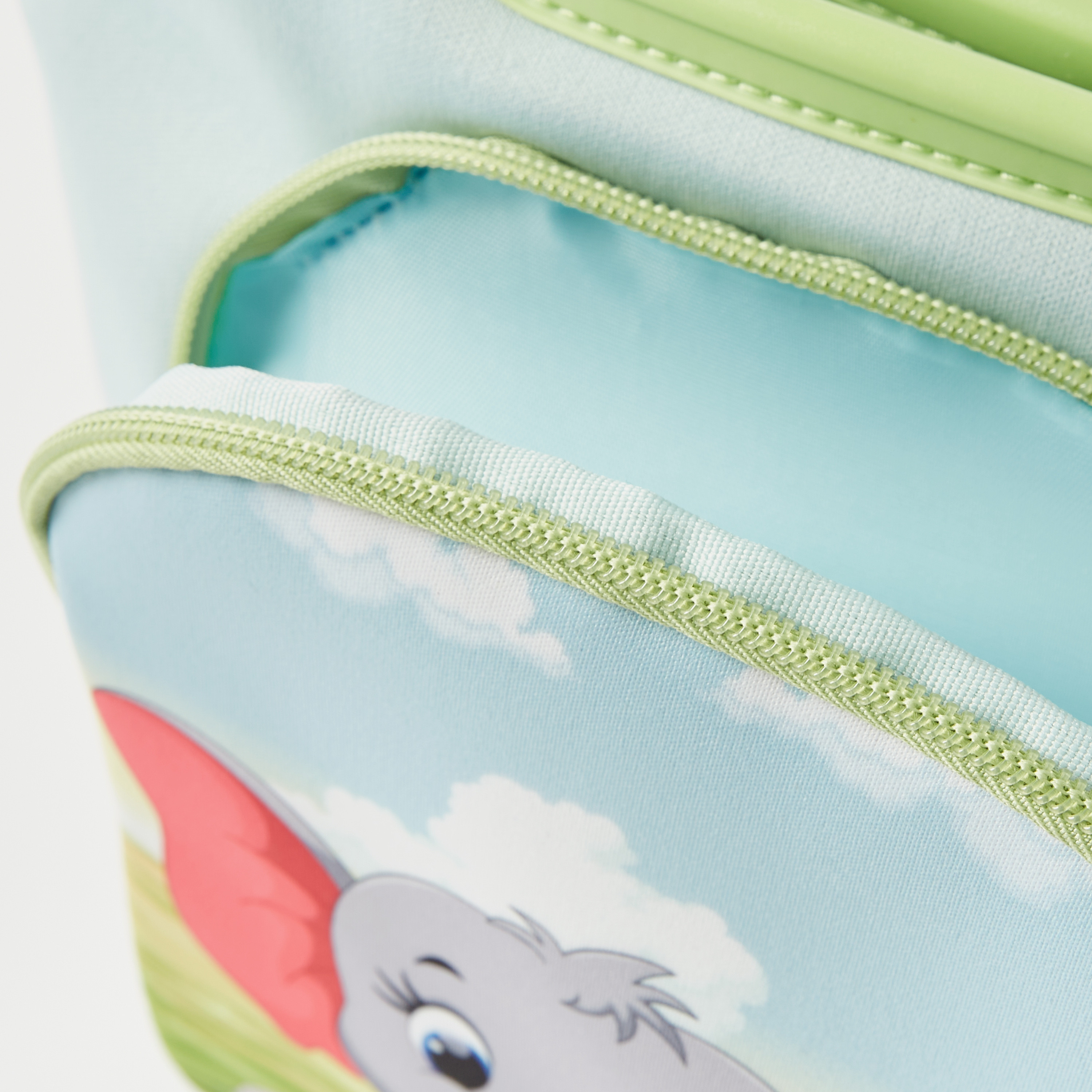 شنطة غداء بطبعات وسحّاب إغلاق من جونيورز-school-lunchessentials-lunchbags-image-4