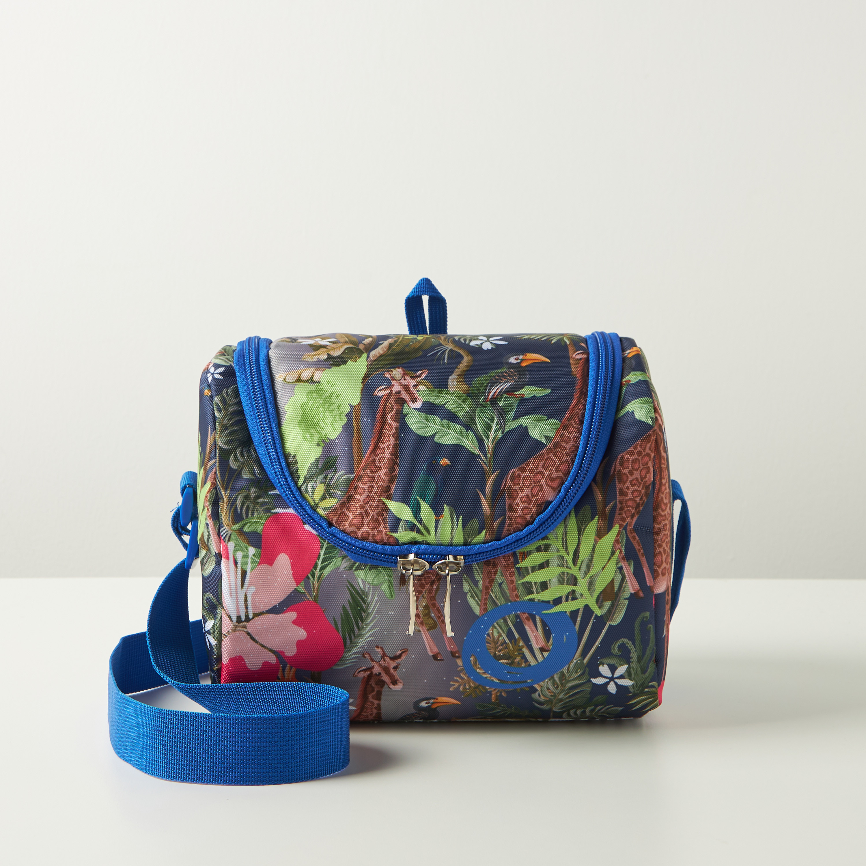 شنطة غداء بطبعات من جونيورز-school-lunchessentials-lunchbags-image-1