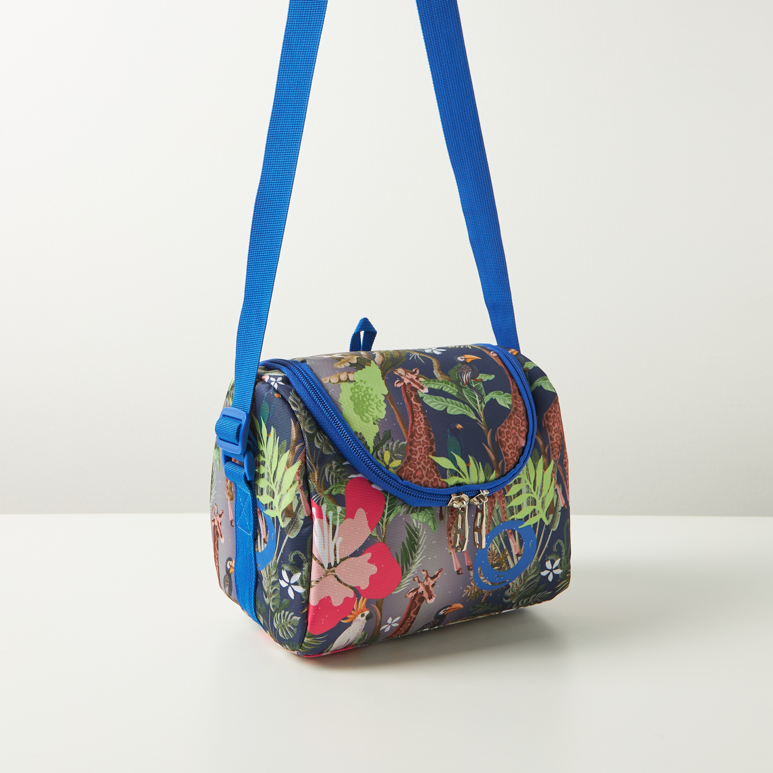 شنطة غداء بطبعات من جونيورز-school-lunchessentials-lunchbags-image-2