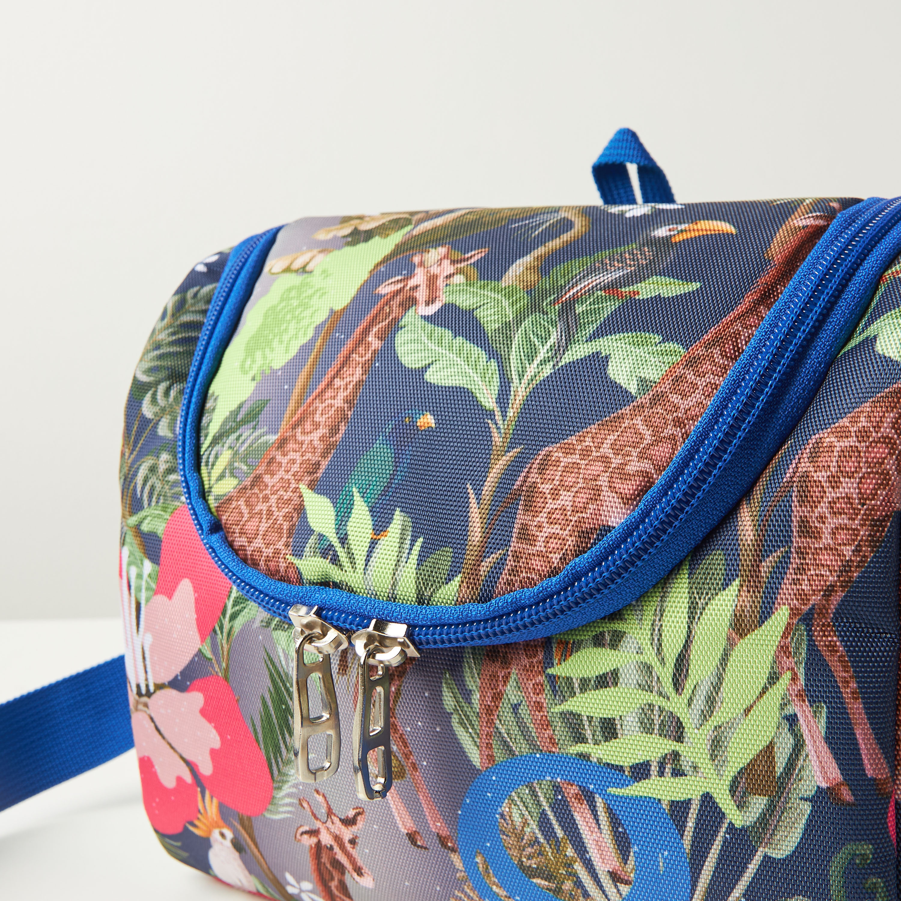 شنطة غداء بطبعات من جونيورز-school-lunchessentials-lunchbags-image-3
