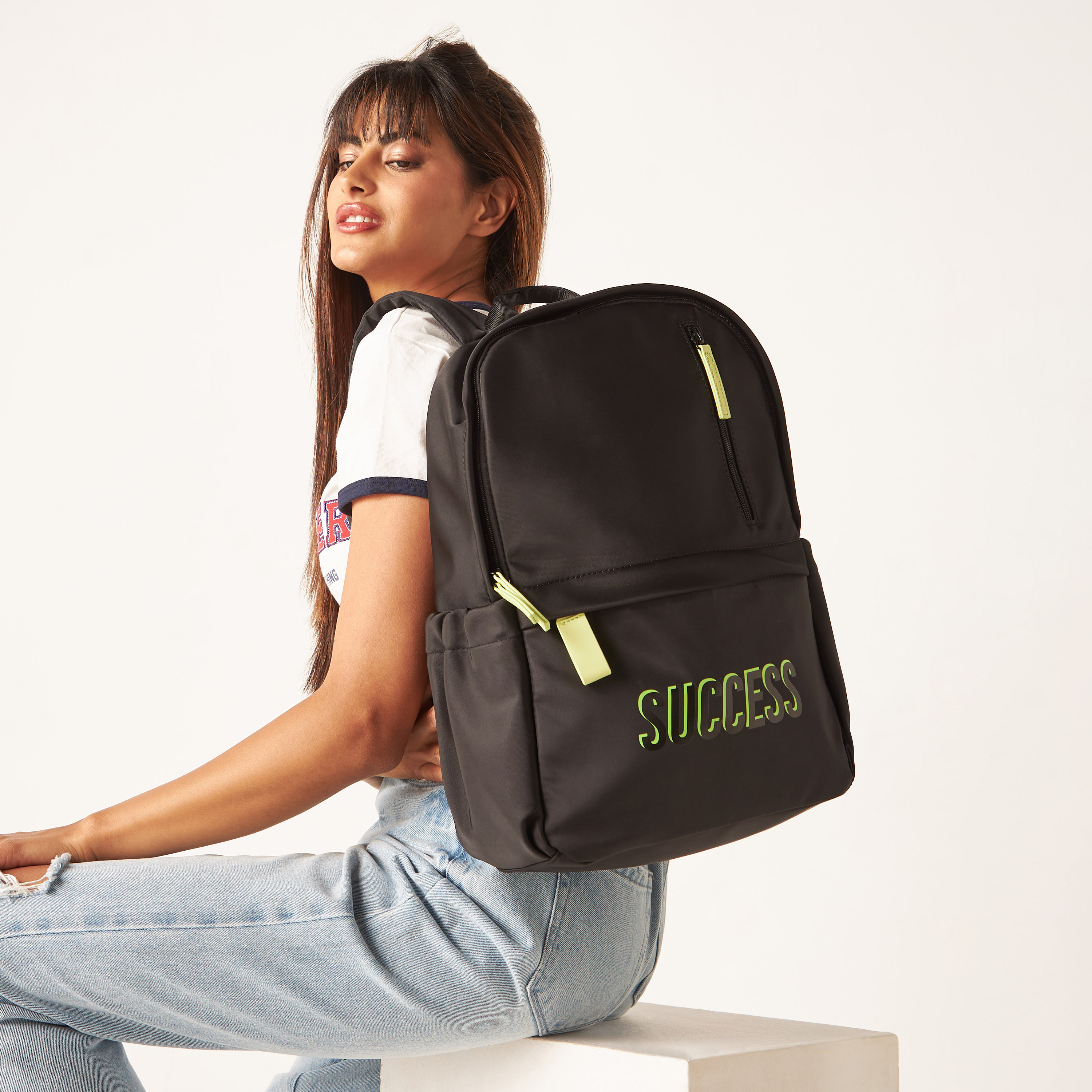 شنطة ظهر بسحّاب إغلاق وحمّالات قابلة للتعديل وطبعات من ميسي-women-bagsandwallets-backpacks-image-2