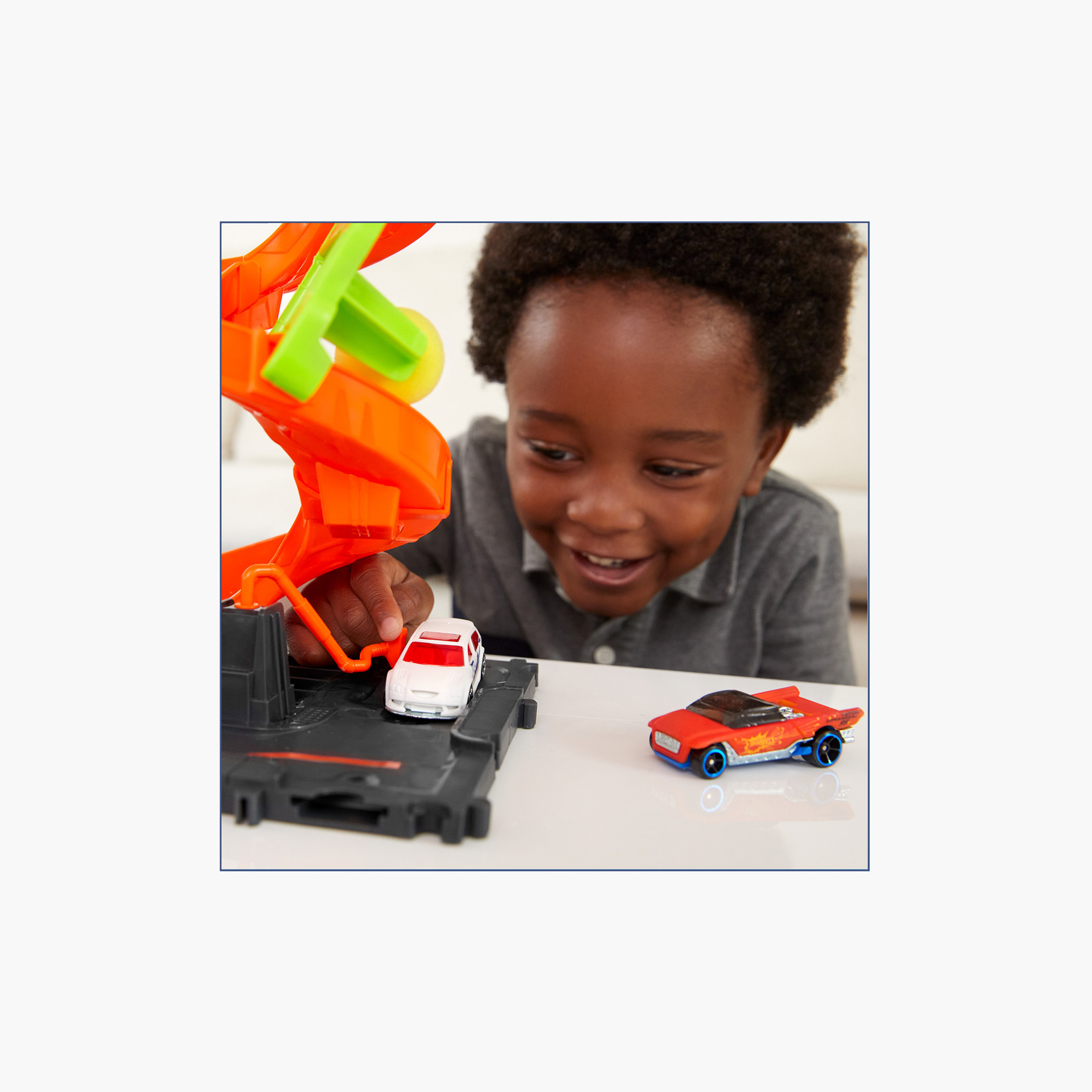 Hot Wheels City Mega Car Wash, 1 Color Shifters Car, Hot & Ice Cold Water Tanks for Color-Changes-toys-playvehicles-vehicleplaysets-image-2