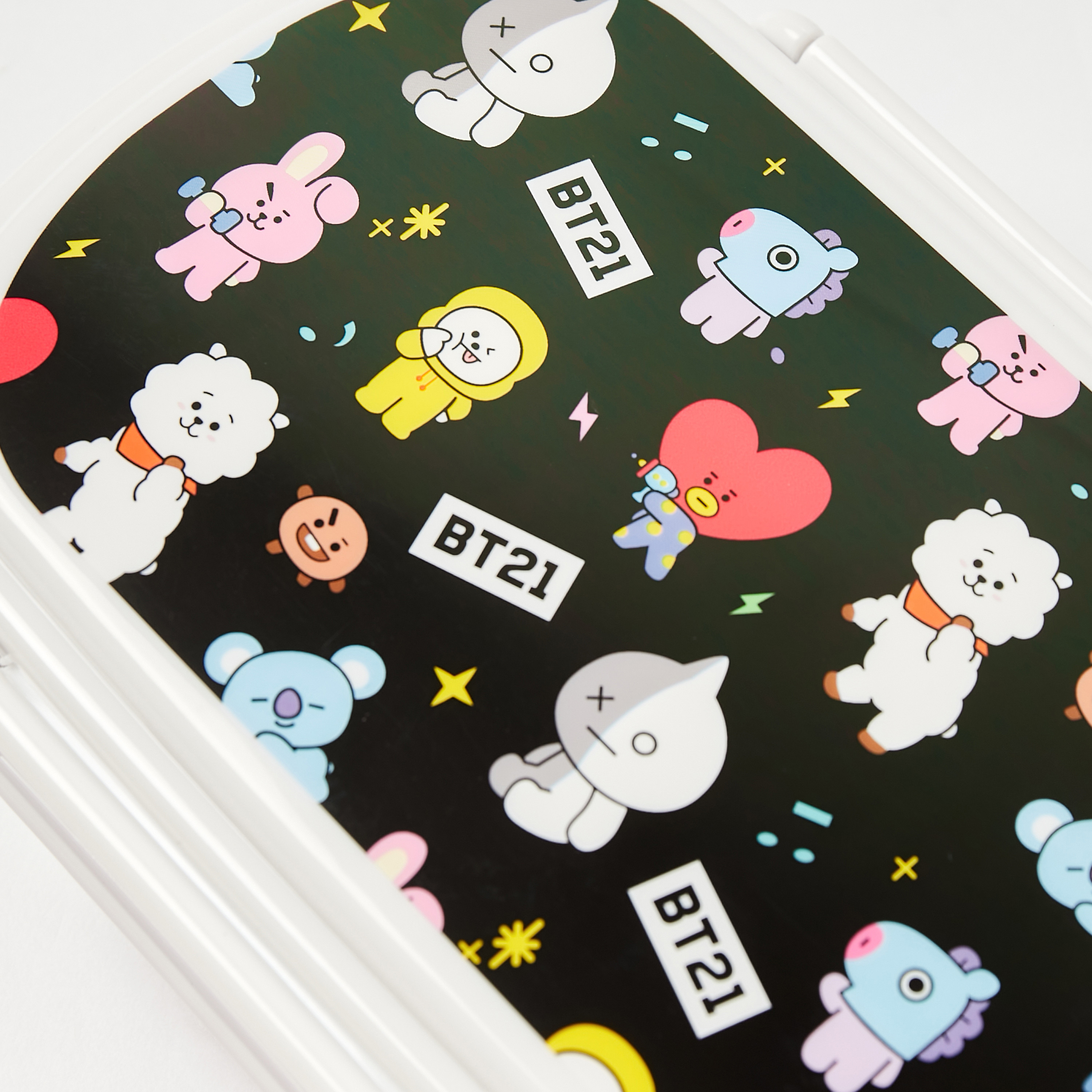 صندوق غداء بقسمين بغطاء وطبعات من بي تي 21-school-lunchessentials-lunchboxes-image-3