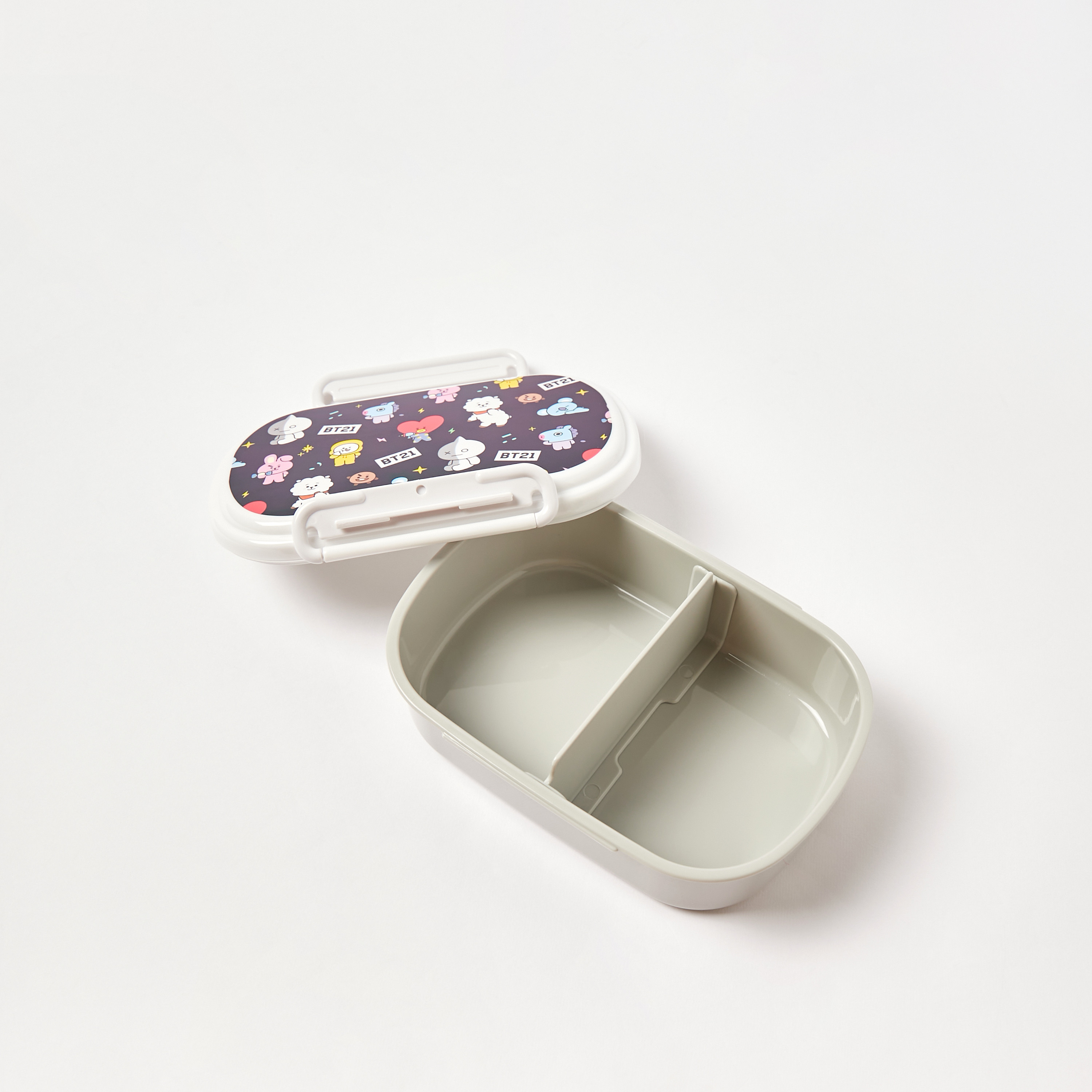 صندوق غداء بقسمين بغطاء وطبعات من بي تي 21-school-lunchessentials-lunchboxes-image-4