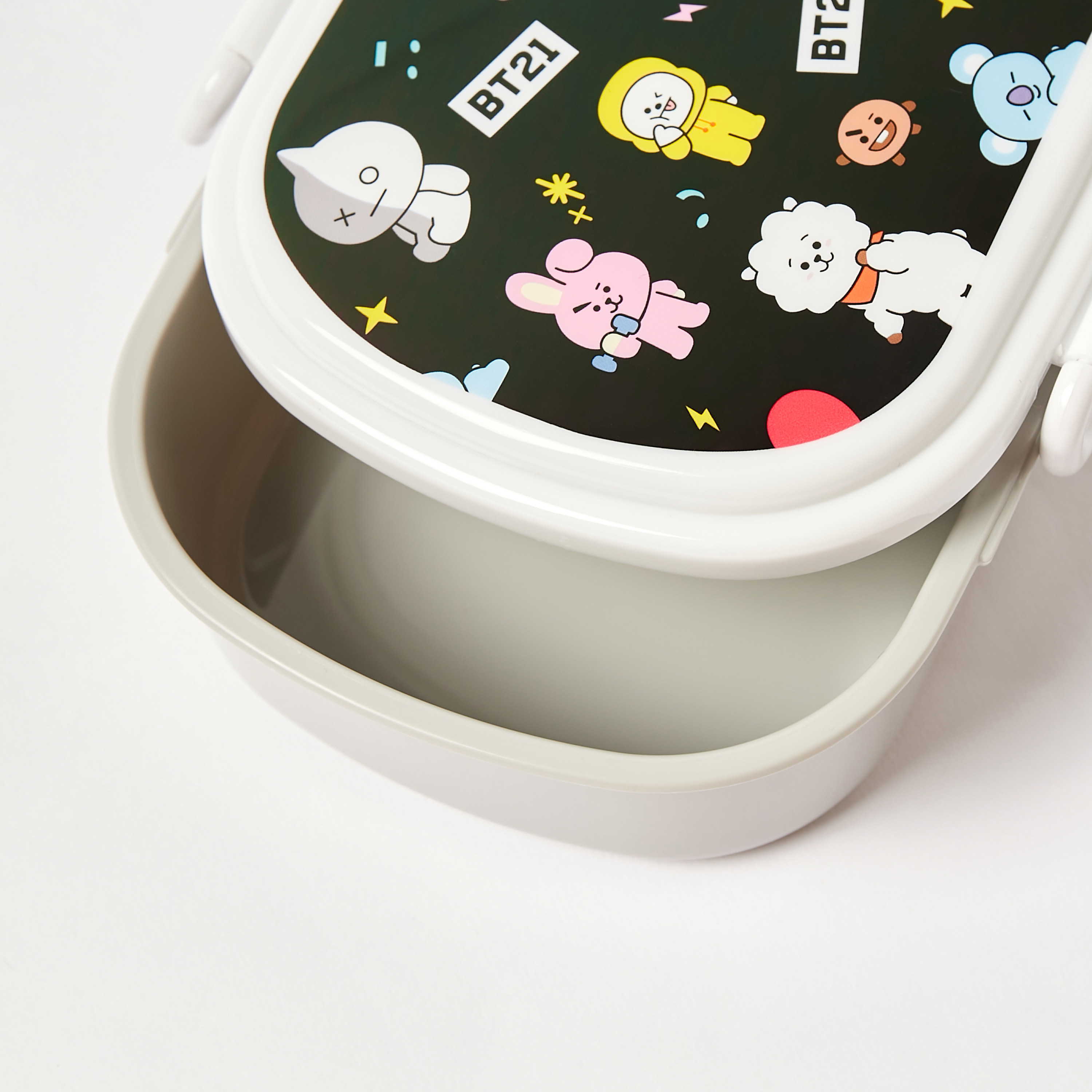صندوق غداء بقسمين بغطاء وطبعات من بي تي 21-school-lunchessentials-lunchboxes-image-6
