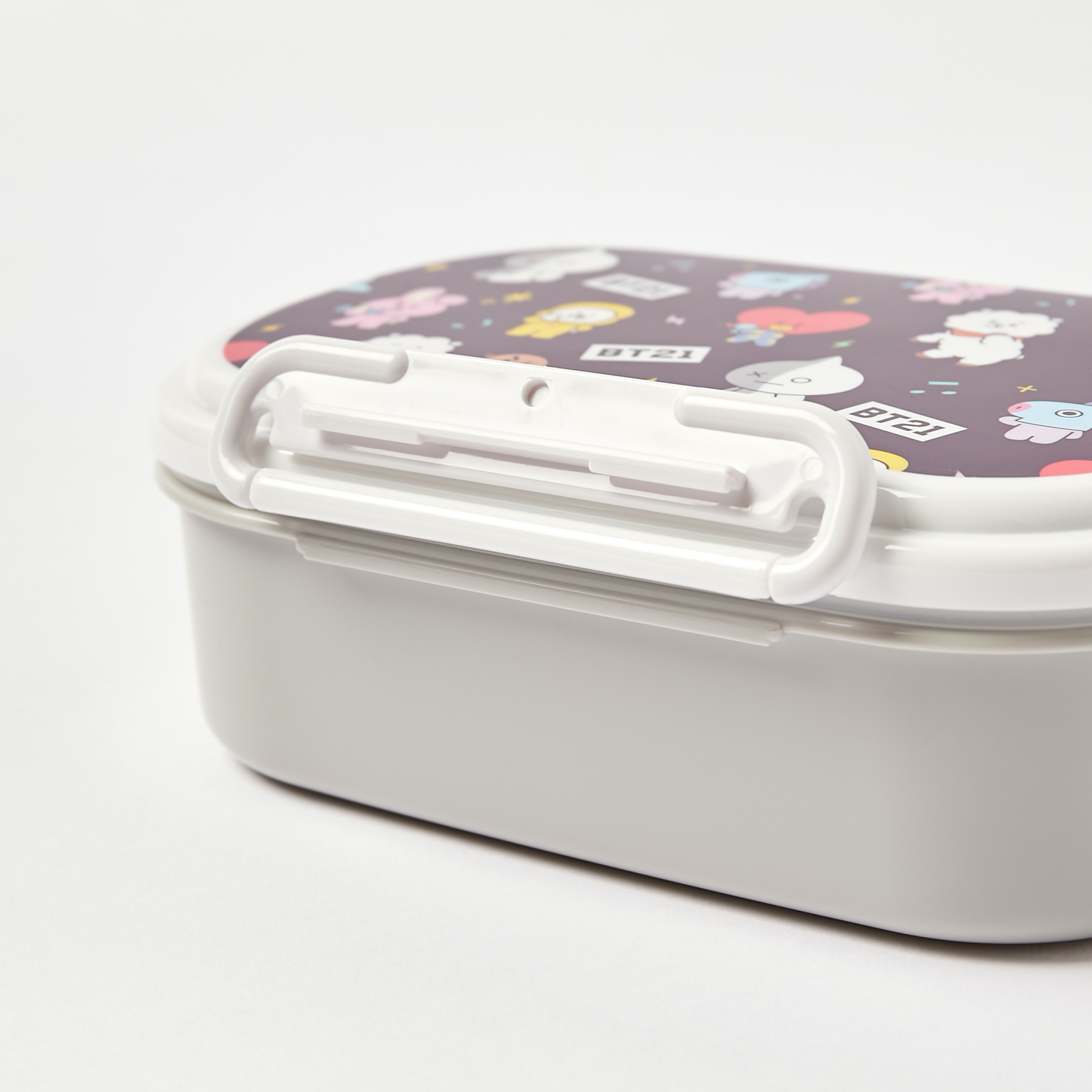 صندوق غداء بقسمين بغطاء وطبعات من بي تي 21-school-lunchessentials-lunchboxes-image-7