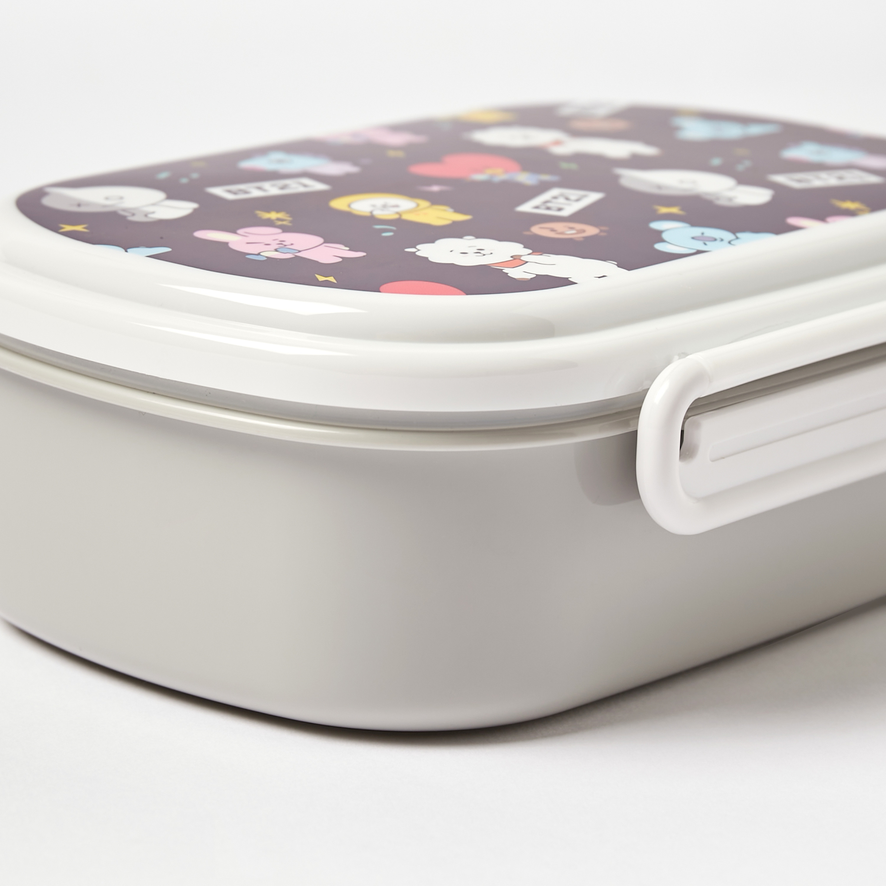 صندوق غداء بقسمين بغطاء وطبعات من بي تي 21-school-lunchessentials-lunchboxes-image-8