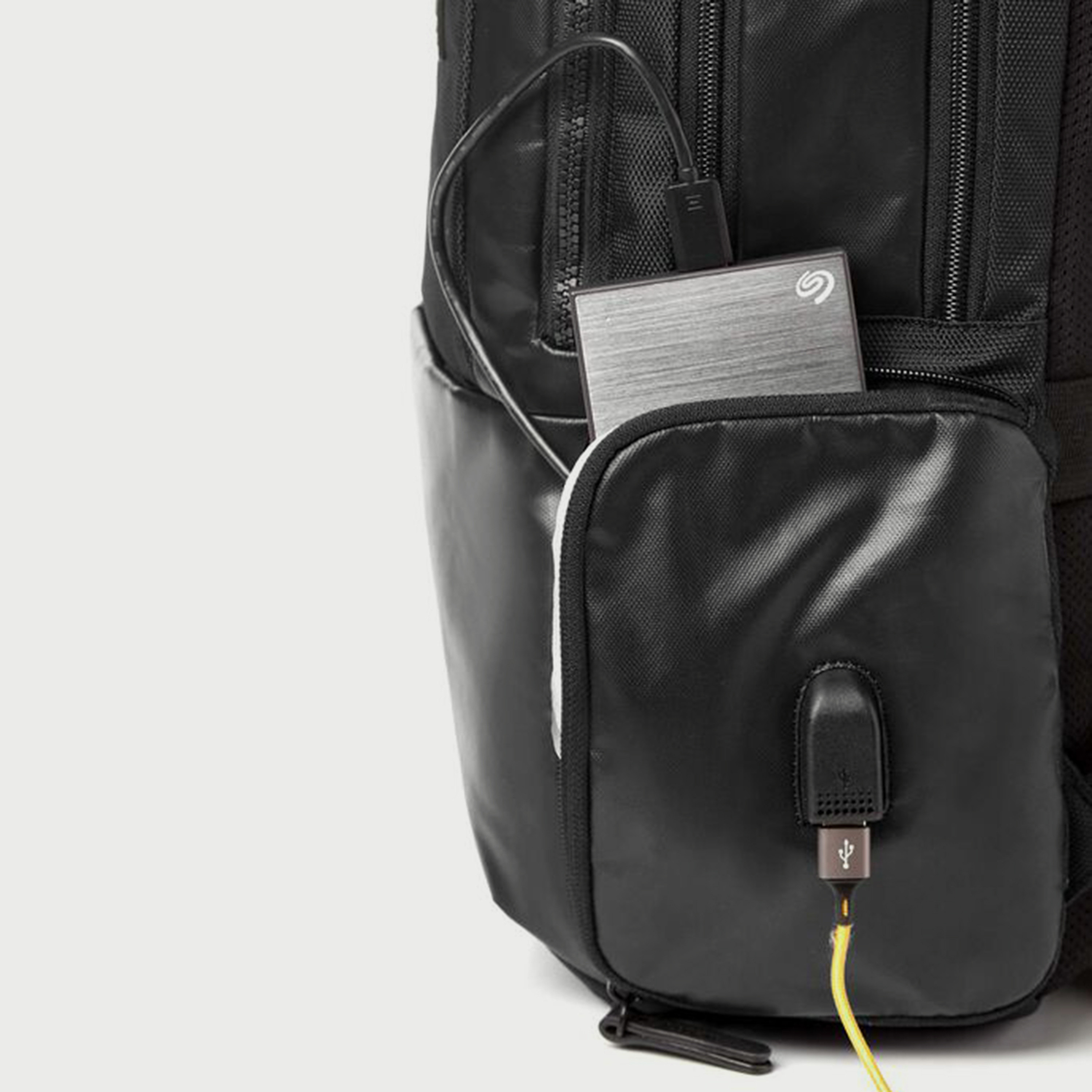حقيبة ظهر 1 من أمريكان توريستر زورك 2.0 بلون اسود -school-bagsandbackpacks-backpacks-image-6
