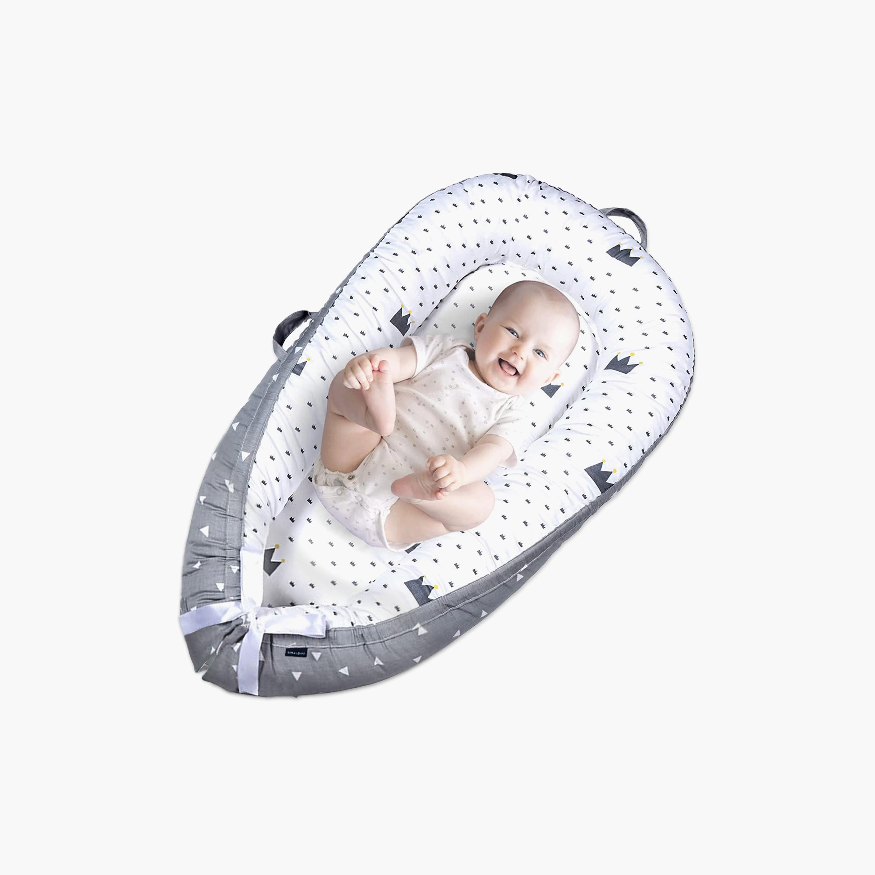 سرير حديثي الولادة محشو بالألياف بطبعات تاج من ليتل ستوري-baby-nursery-furniture-cribsandbeds-cribaccessories-image-2