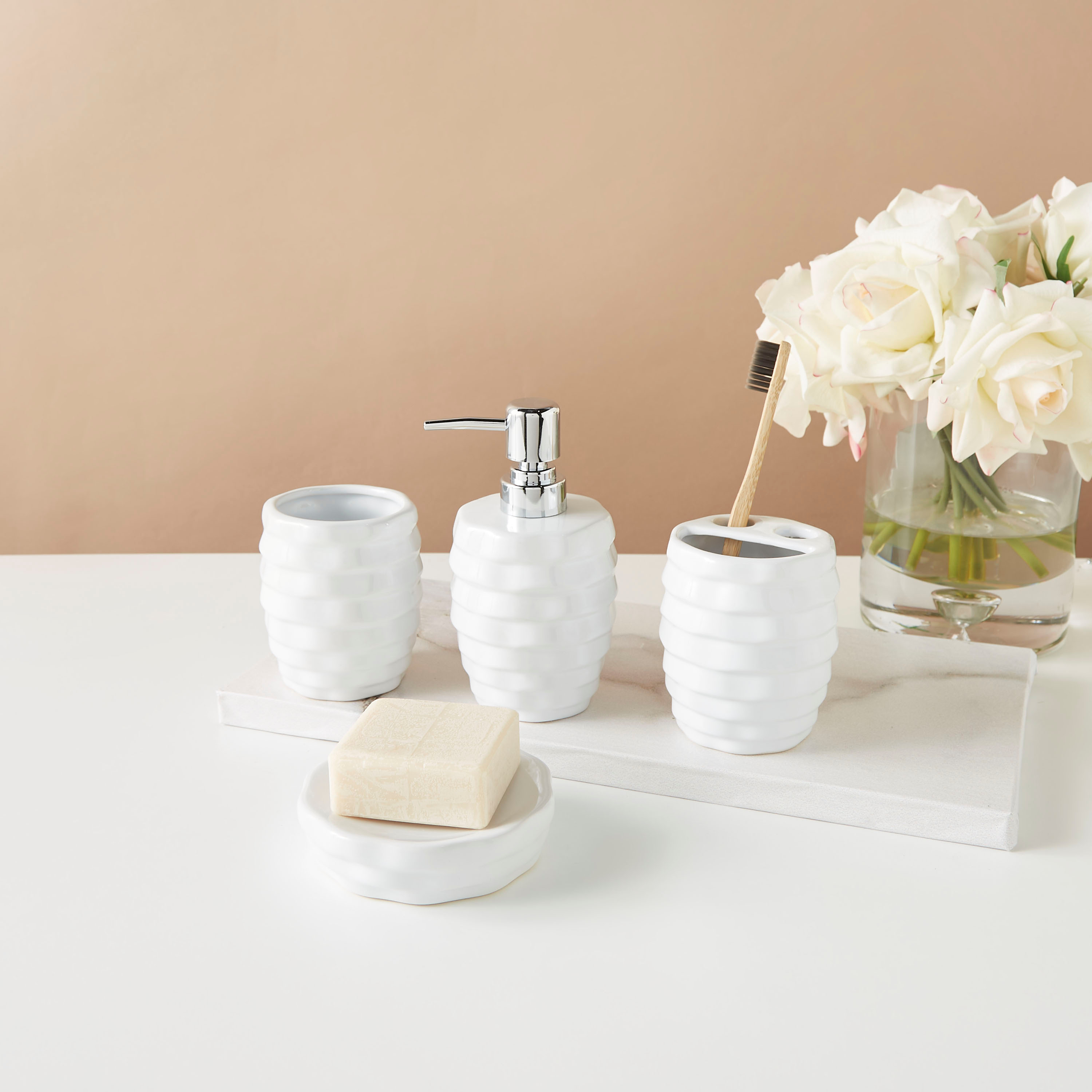طقم اكسسوارات حمّام بارزة الملمس - 4 قطع-household-bathandlaundry-bathaccessories-bathaccessorysets-image-1