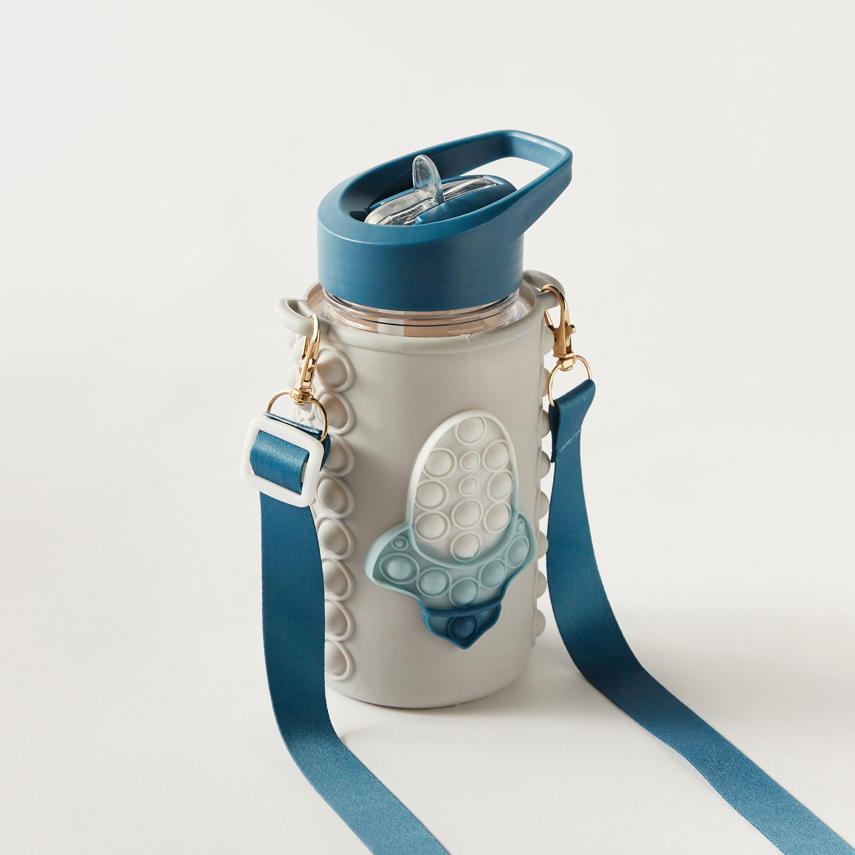قارورة مياه بارزة الملمس بغطاء ومقبض حزام من مانا - 444 مل-school-waterbottles-image-2