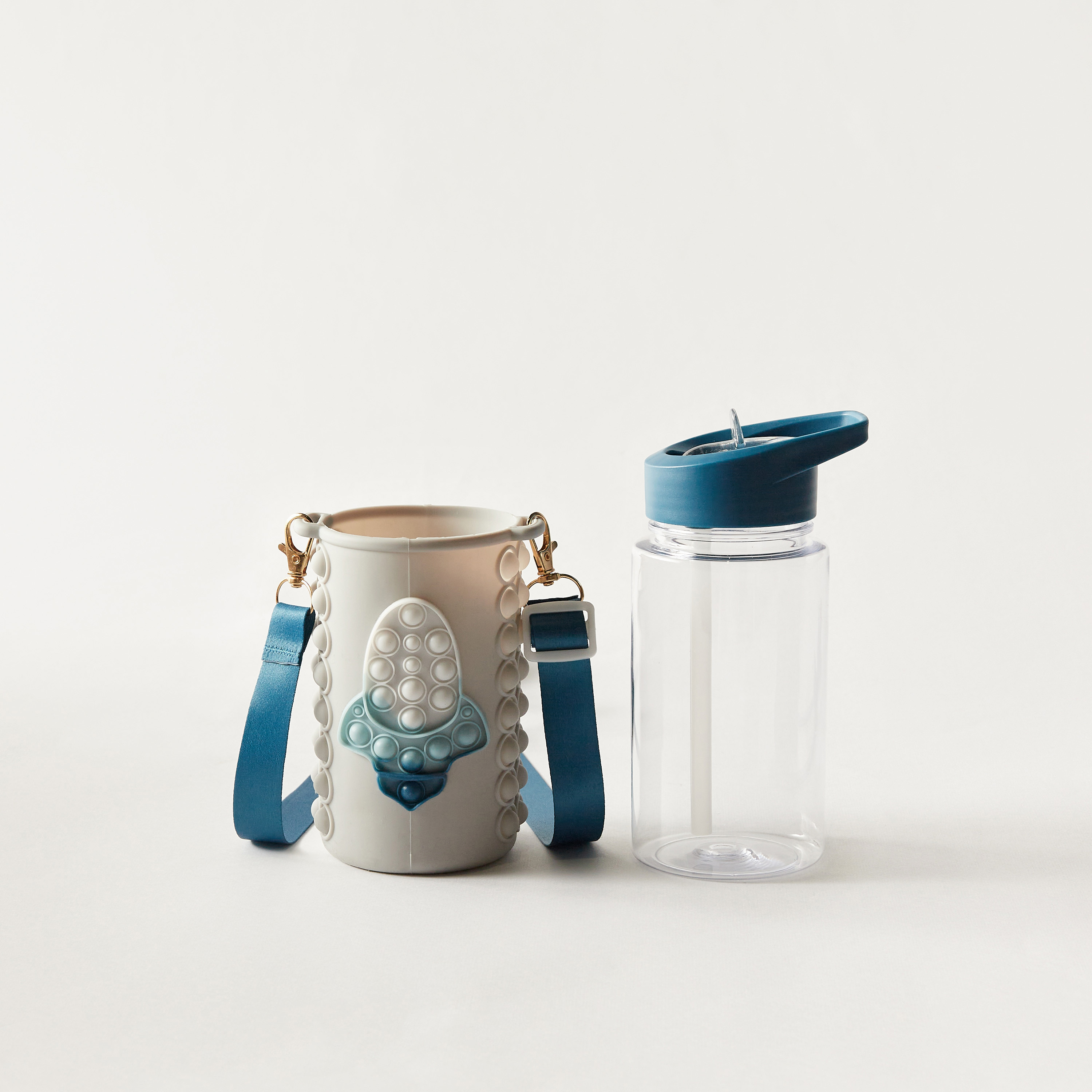 قارورة مياه بارزة الملمس بغطاء ومقبض حزام من مانا - 444 مل-school-waterbottles-image-4