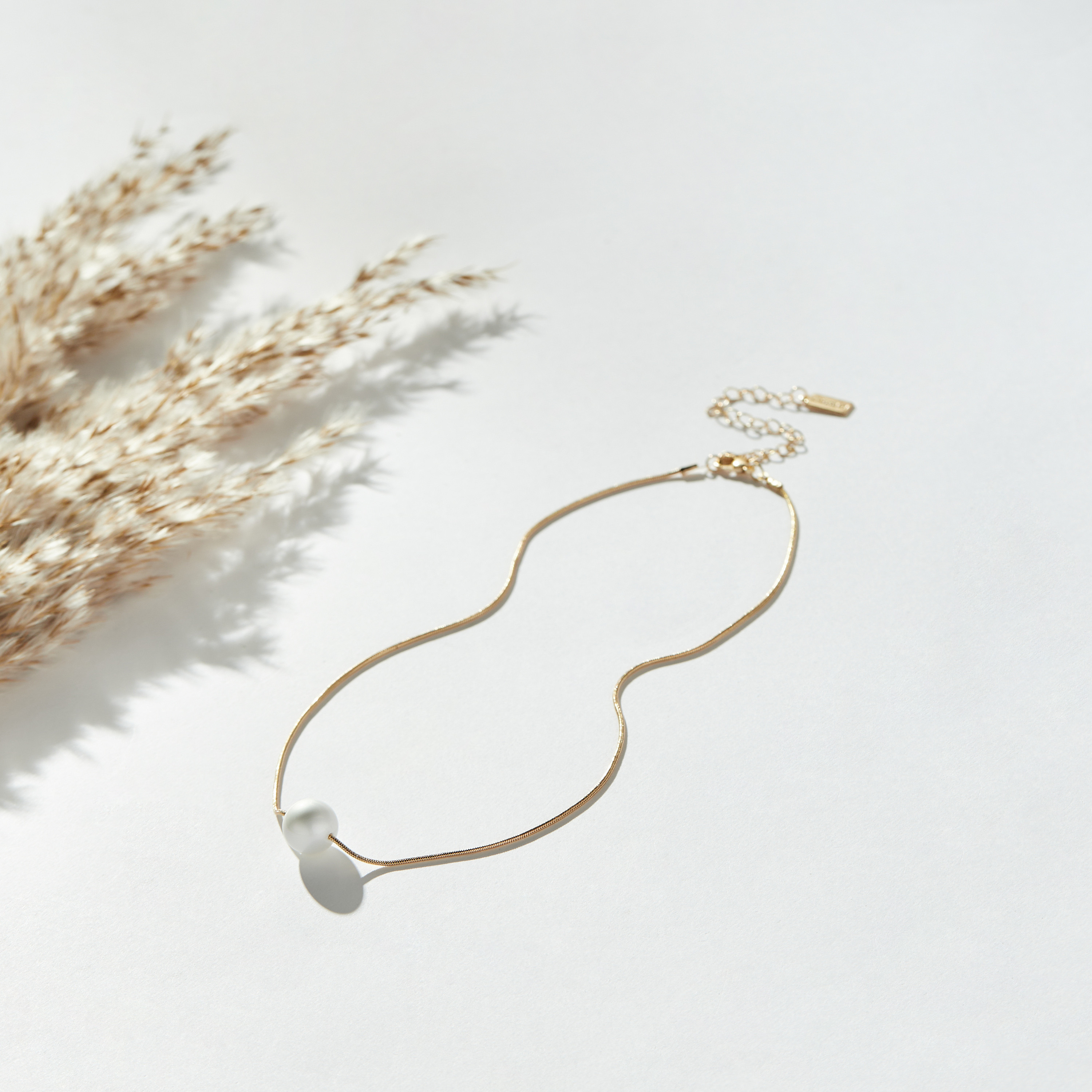 عقد بدلّاية لؤلؤ مزينة بمشبك للإغلاق-women-watchesandjewellery-jewellery-necklacesandpendants-image-2