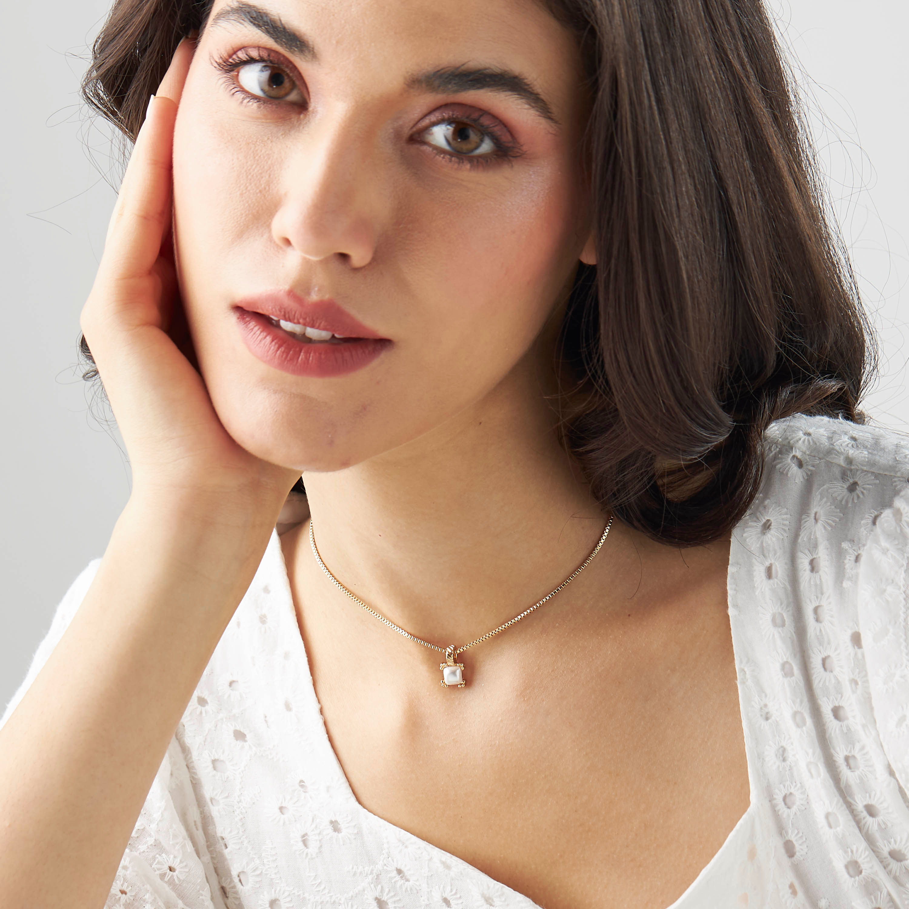 قلادة بدلاية مزينة باللؤلؤ وبمشبك إغلاق-women-watchesandjewellery-jewellery-necklacesandpendants-image-1