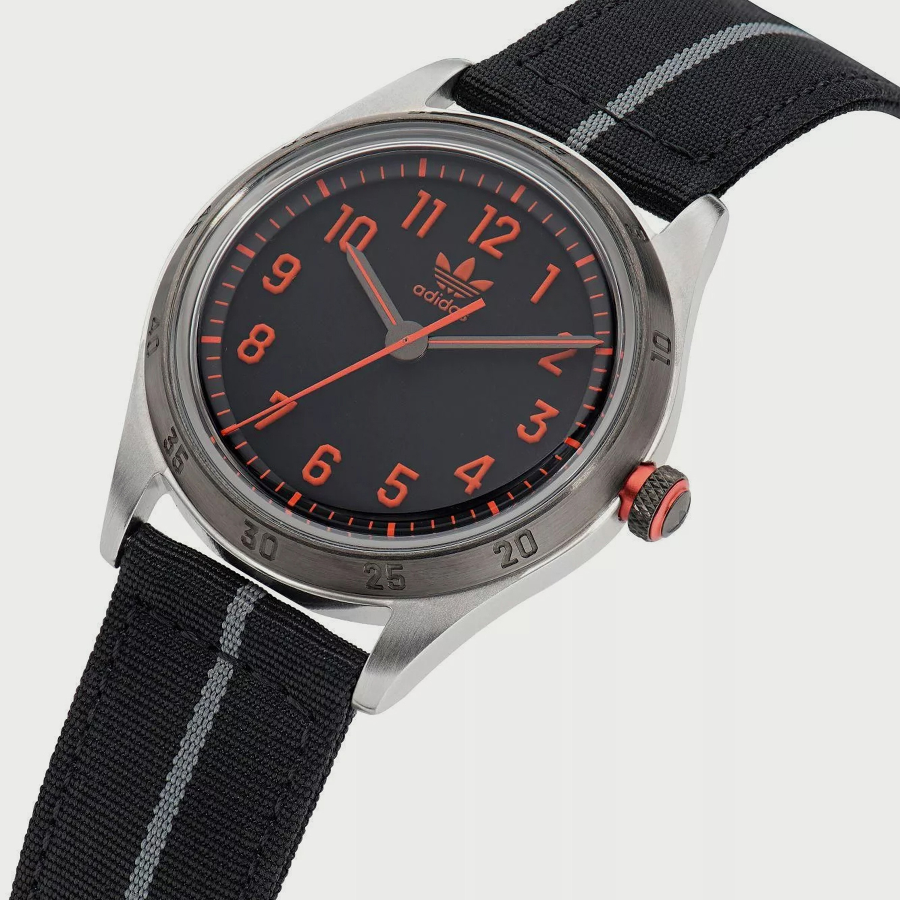 ساعة أنالوج ذهبية بسوار ستانلس ستيل من سلازينجر للنساء | SL.9.2116.3.05-men-watchesandjewellery-watches-image-4