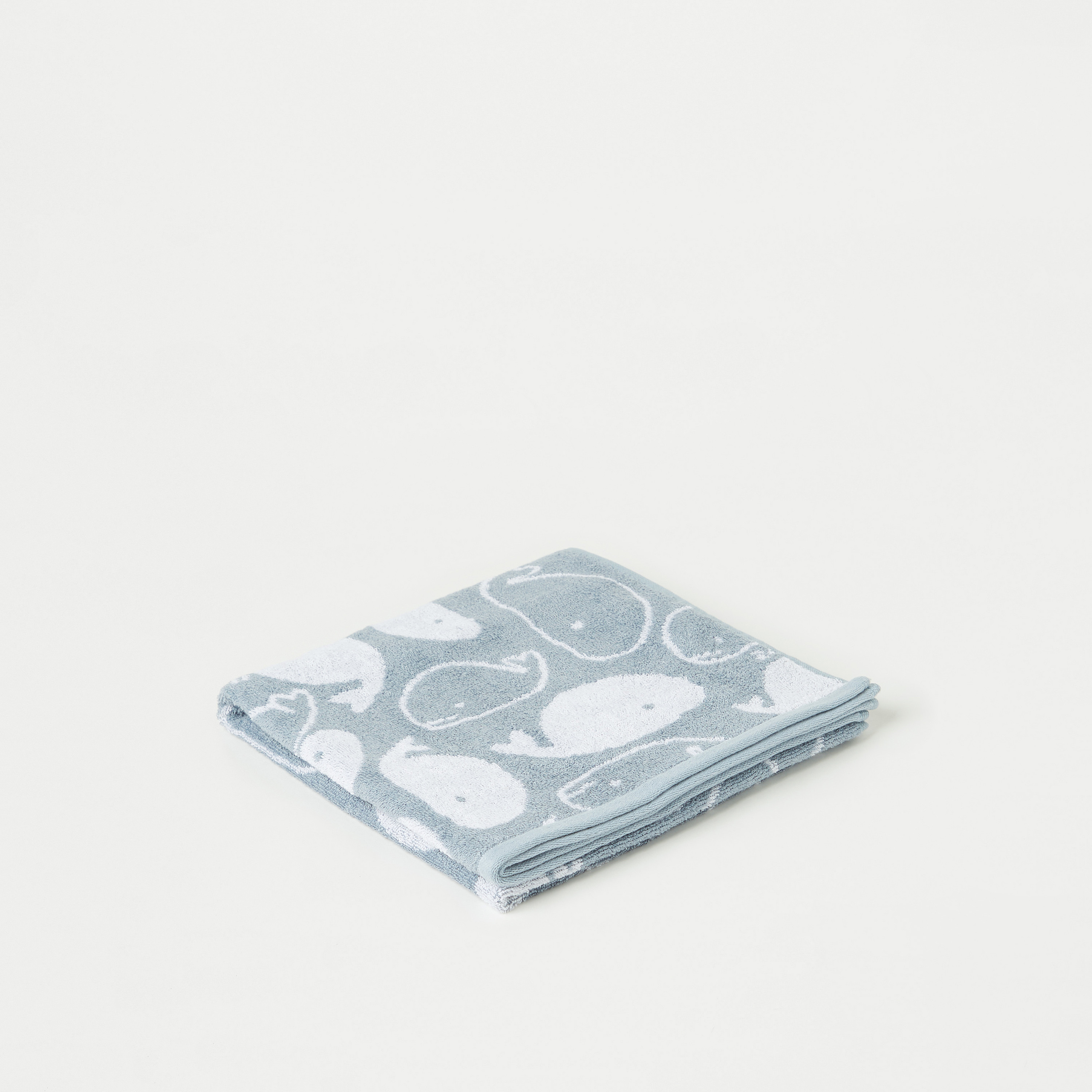 منشفة بطبعات حوت من جونيورز - 60x120 سم-baby-bathandcare-towels-image-1
