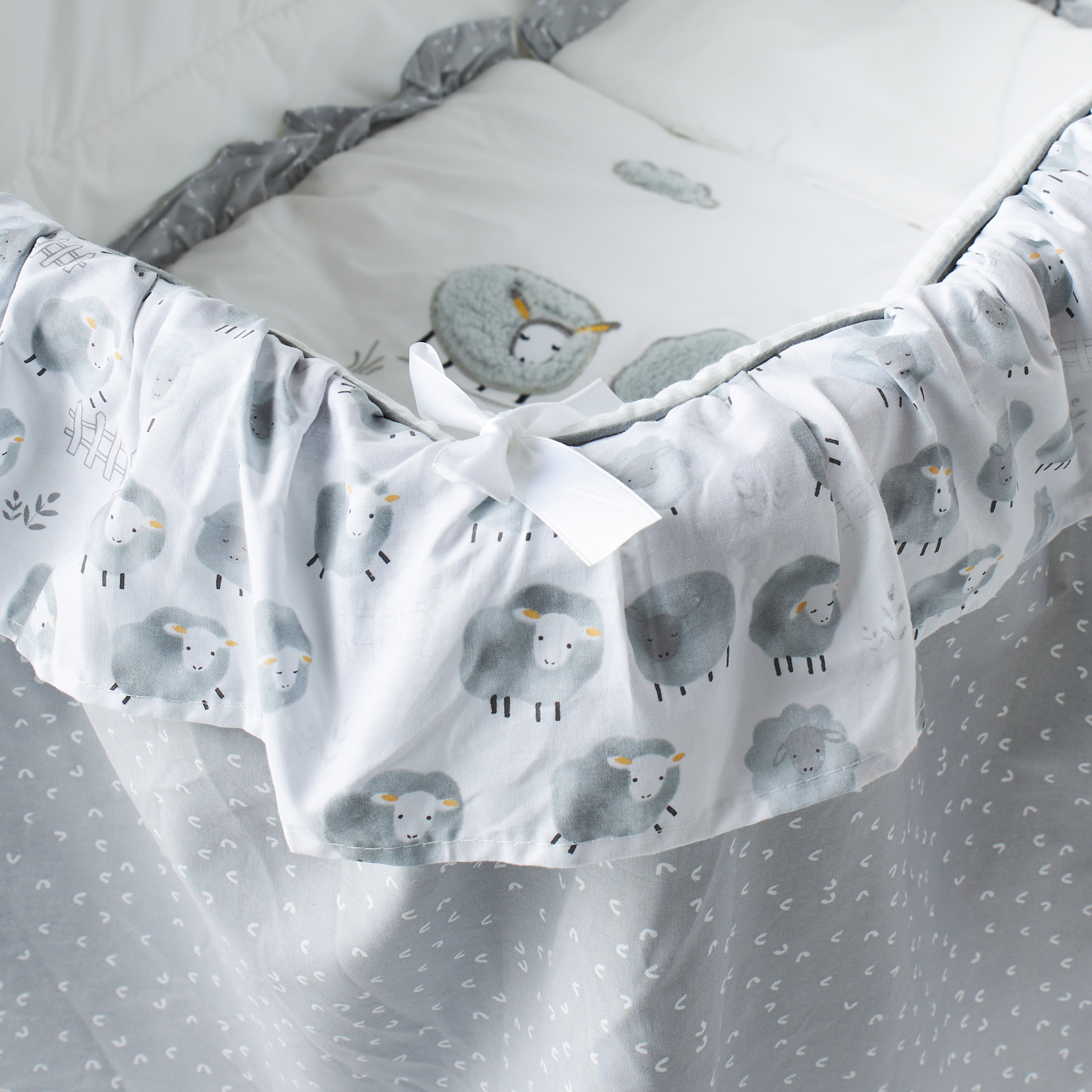 Juniors Tanveer Sheep Print Bassinet-baby-nursery-furniture-cribsandbeds-bassinets-image-5