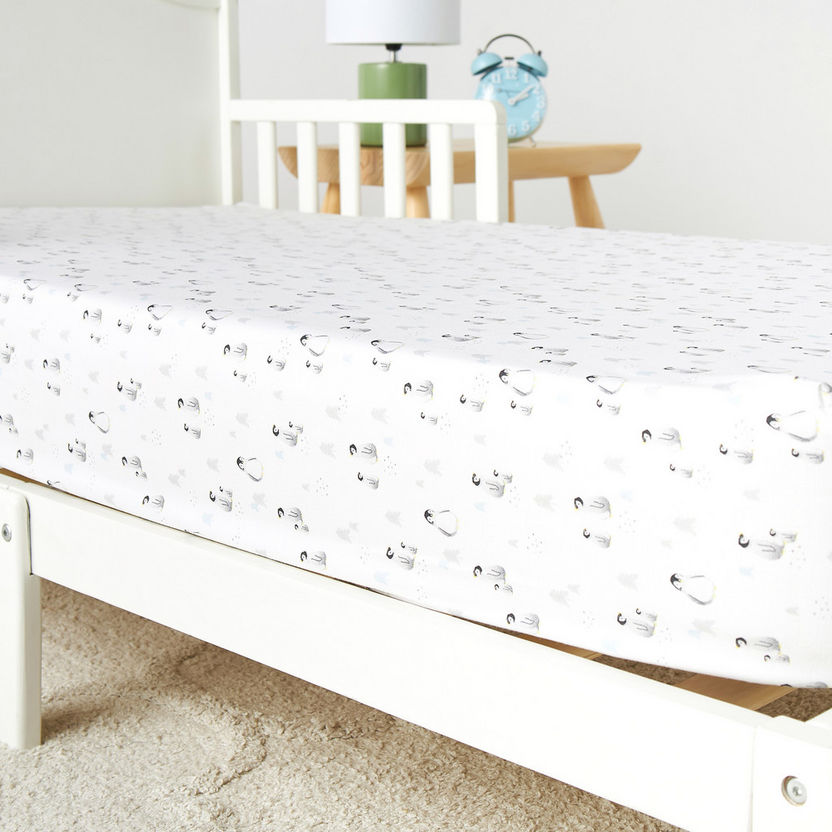 Juniors All-Over Penguin Print Fitted Sheet - 70x130x20 cm-Baby Bedding-image-2