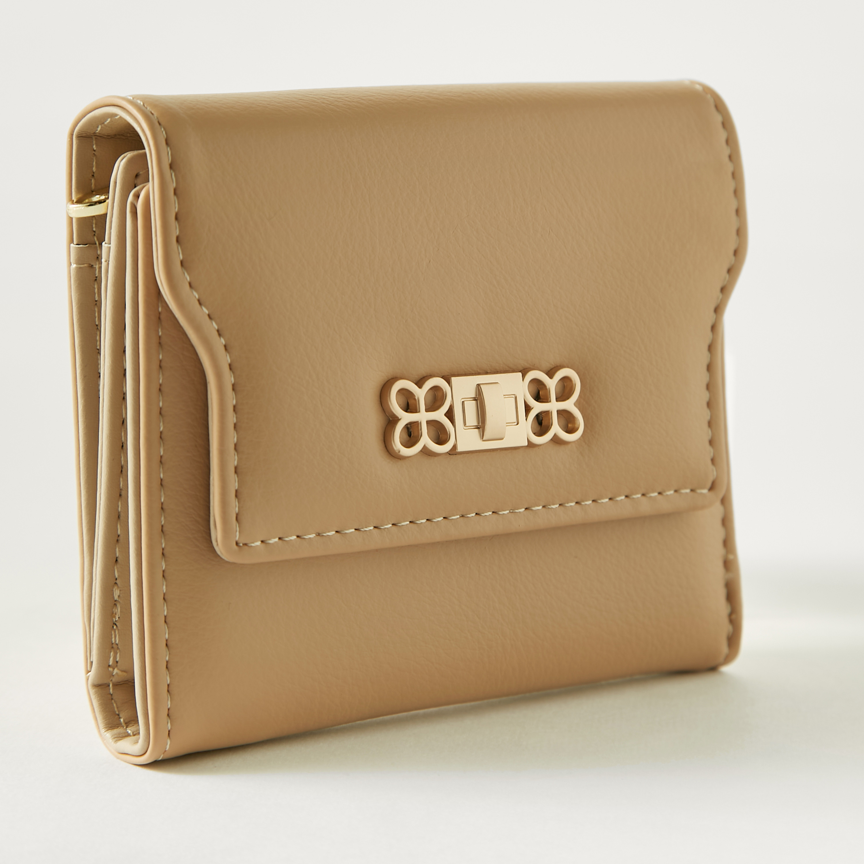 محفظة سادة بطية ثلاثية وزينة ميتاليك من ساشا-women-bagsandwallets-wallets-image-3