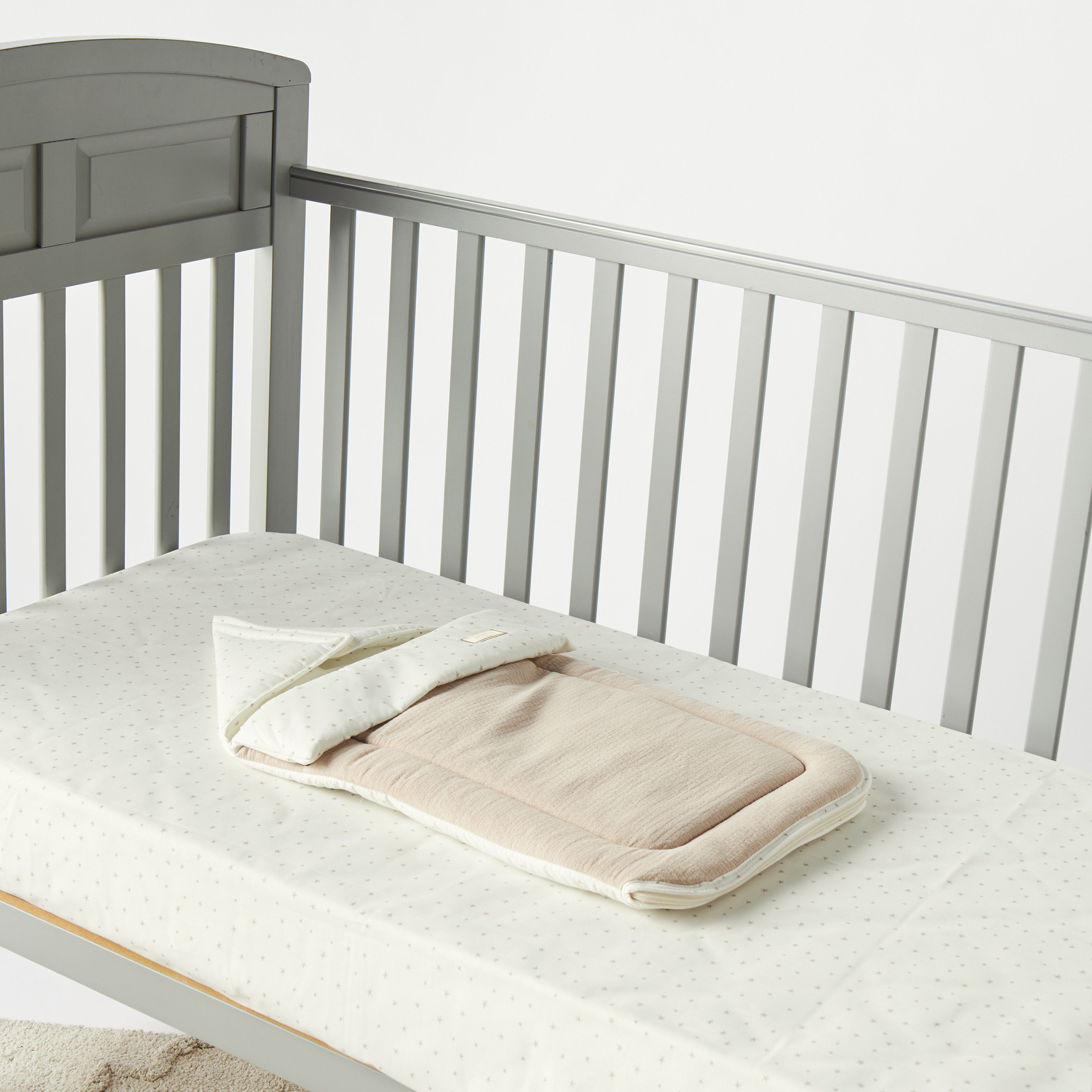 شنطة حمل أطفال بطبعات من كامبراس-baby-nursery-blanketsandswaddles-swaddlesandsleepingbags-image-2