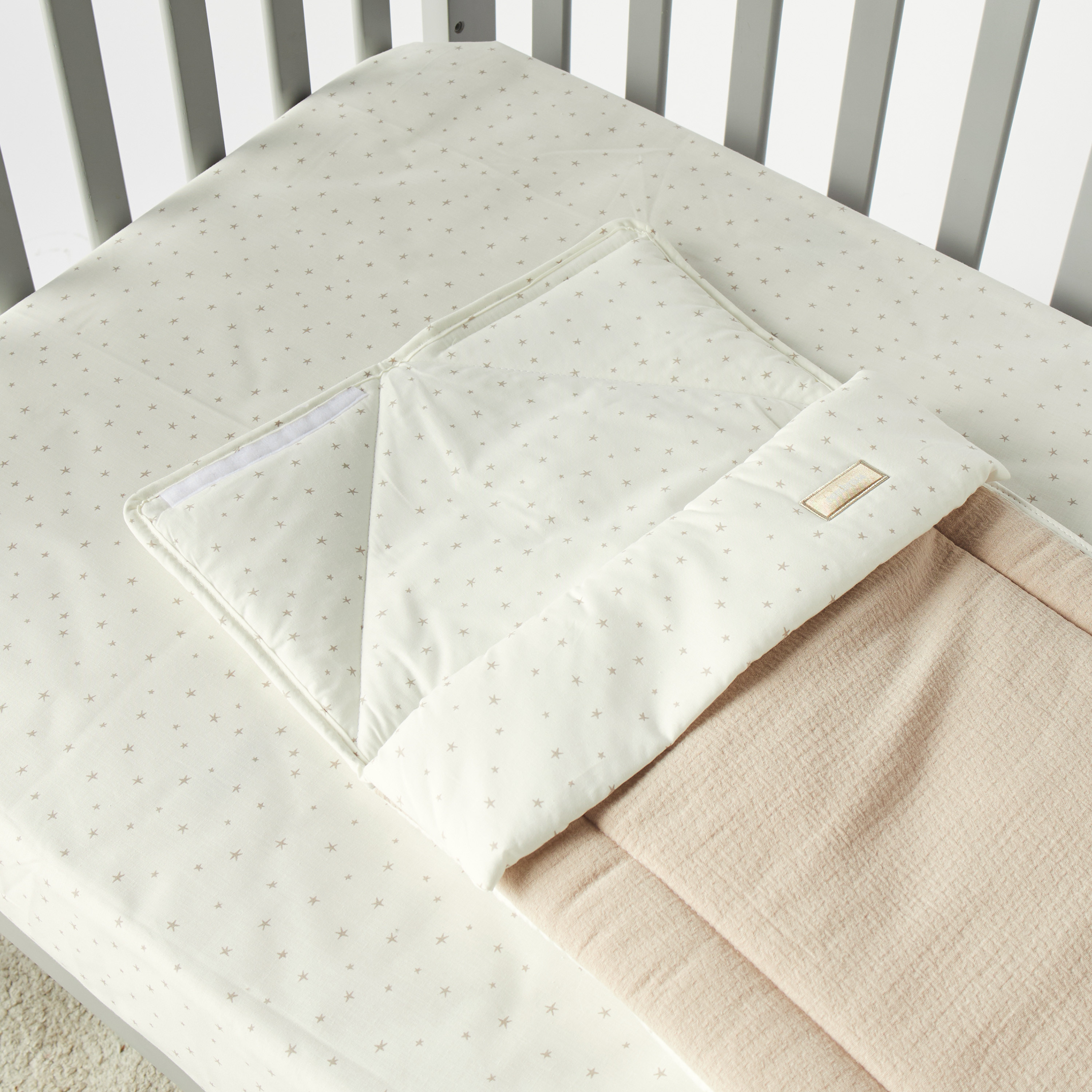 شنطة حمل أطفال بطبعات من كامبراس-baby-nursery-blanketsandswaddles-swaddlesandsleepingbags-image-3