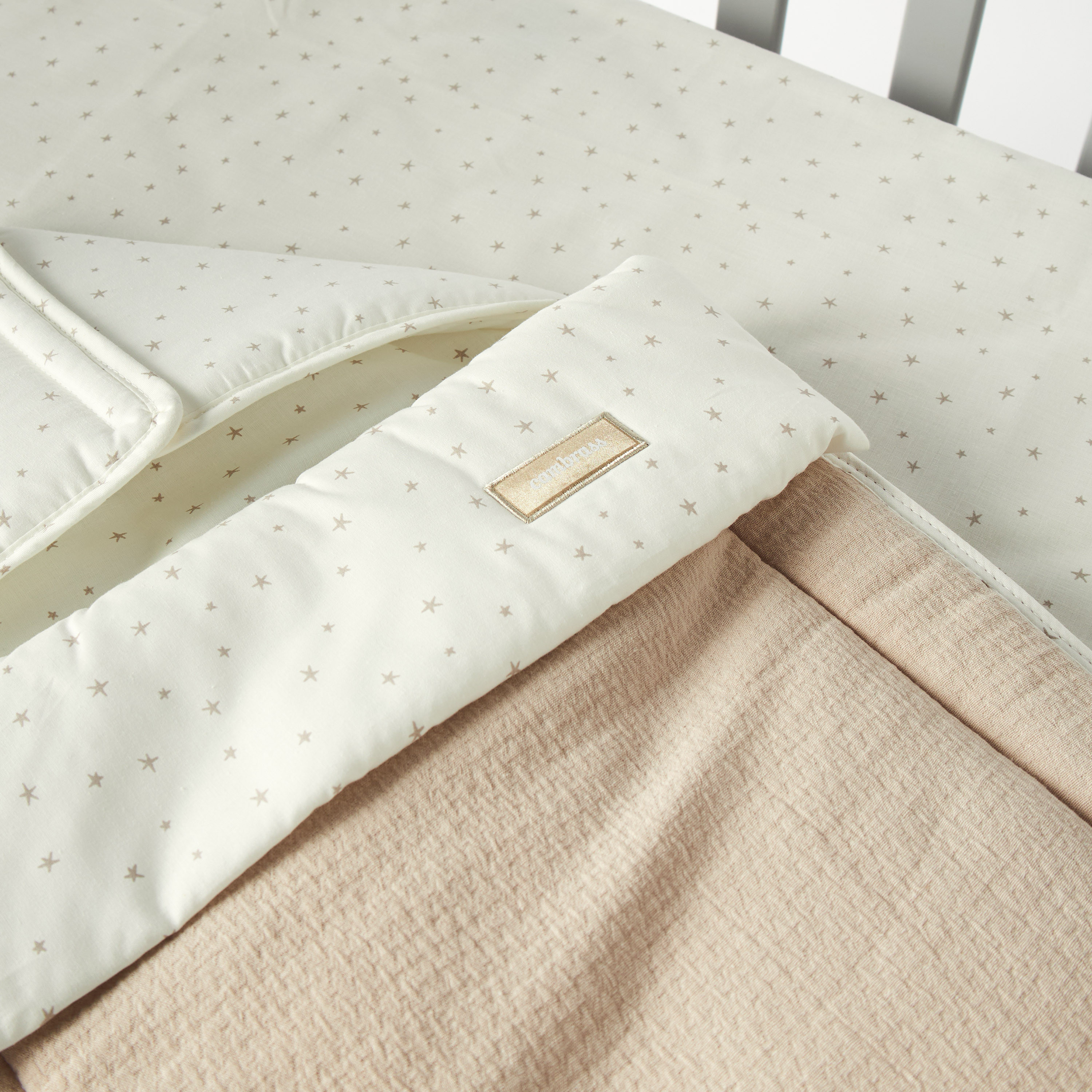 شنطة حمل أطفال بطبعات من كامبراس-baby-nursery-blanketsandswaddles-swaddlesandsleepingbags-image-4