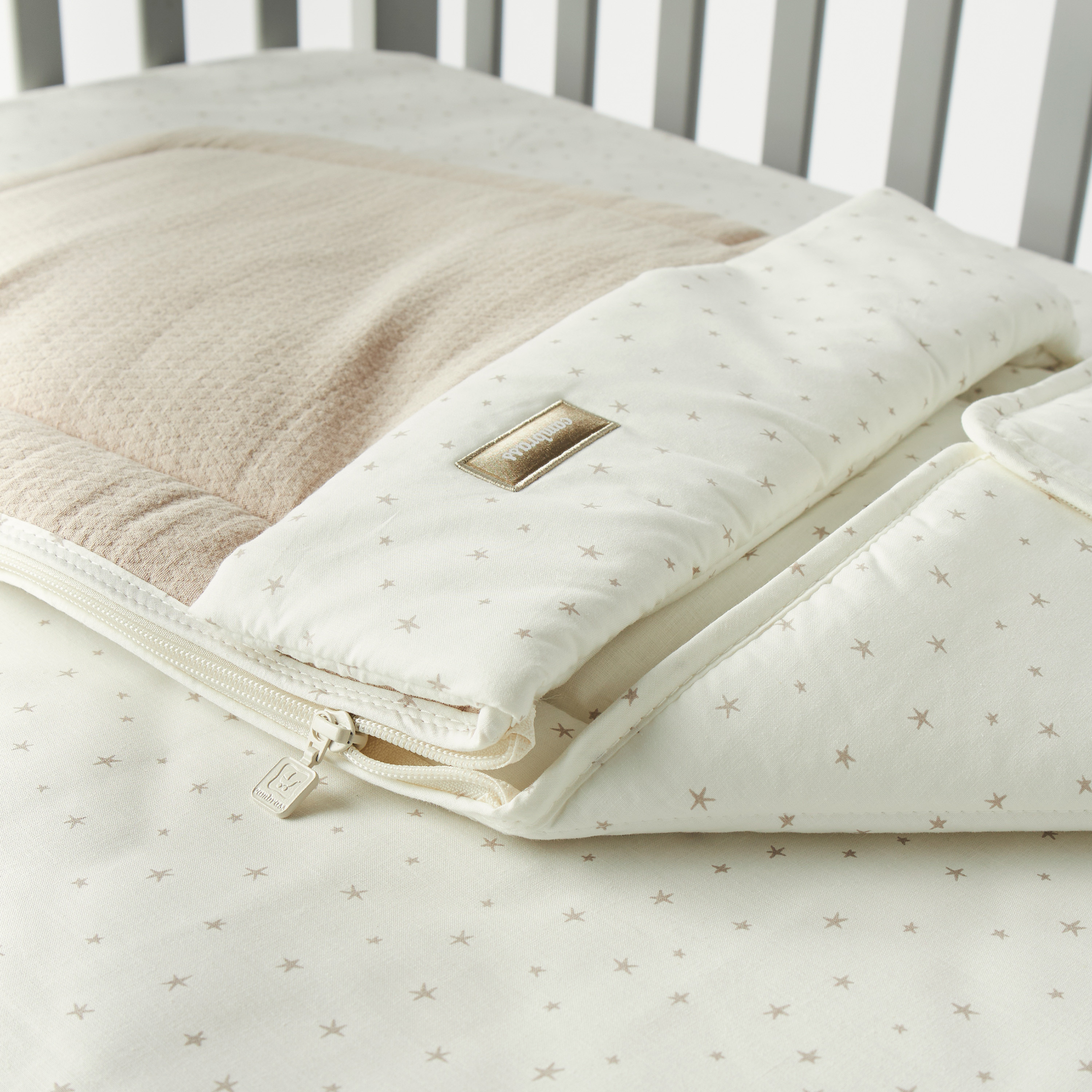 شنطة حمل أطفال بطبعات من كامبراس-baby-nursery-blanketsandswaddles-swaddlesandsleepingbags-image-6