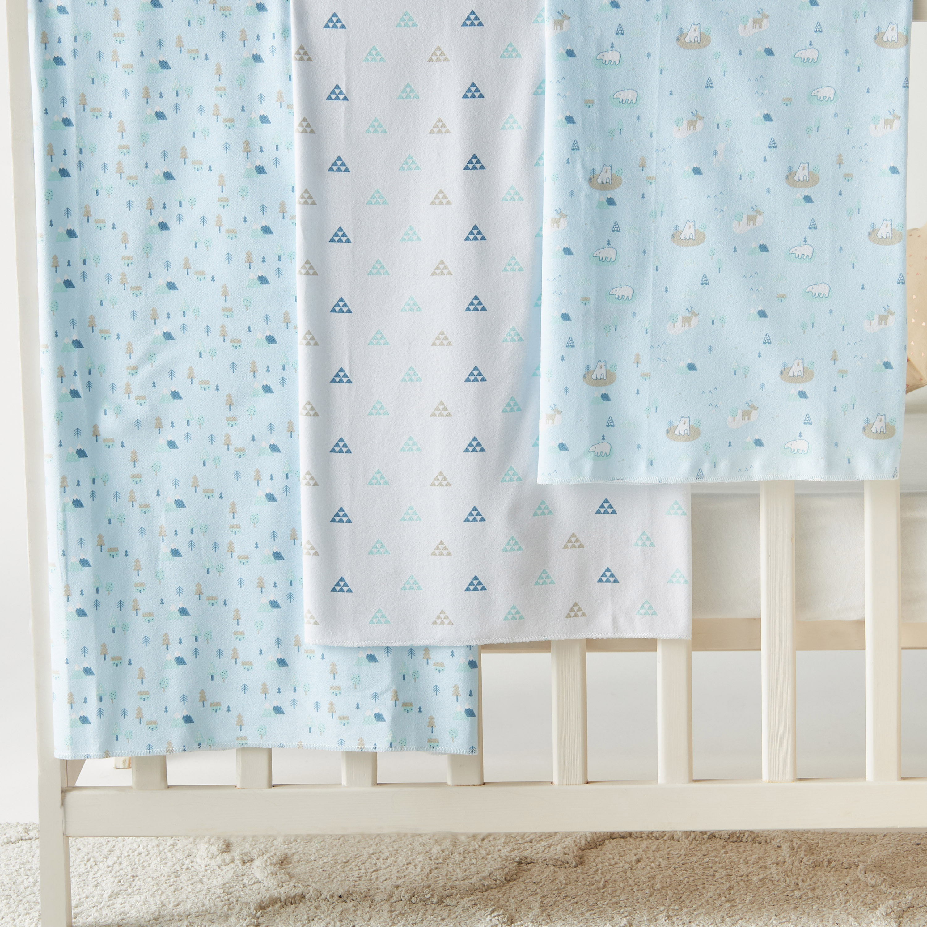 طقم بطانيات لف فلانيل 3 قطع بطبعات من جونيورز - 75x75 سم-baby-nursery-blanketsandswaddles-swaddlesandsleepingbags-image-3