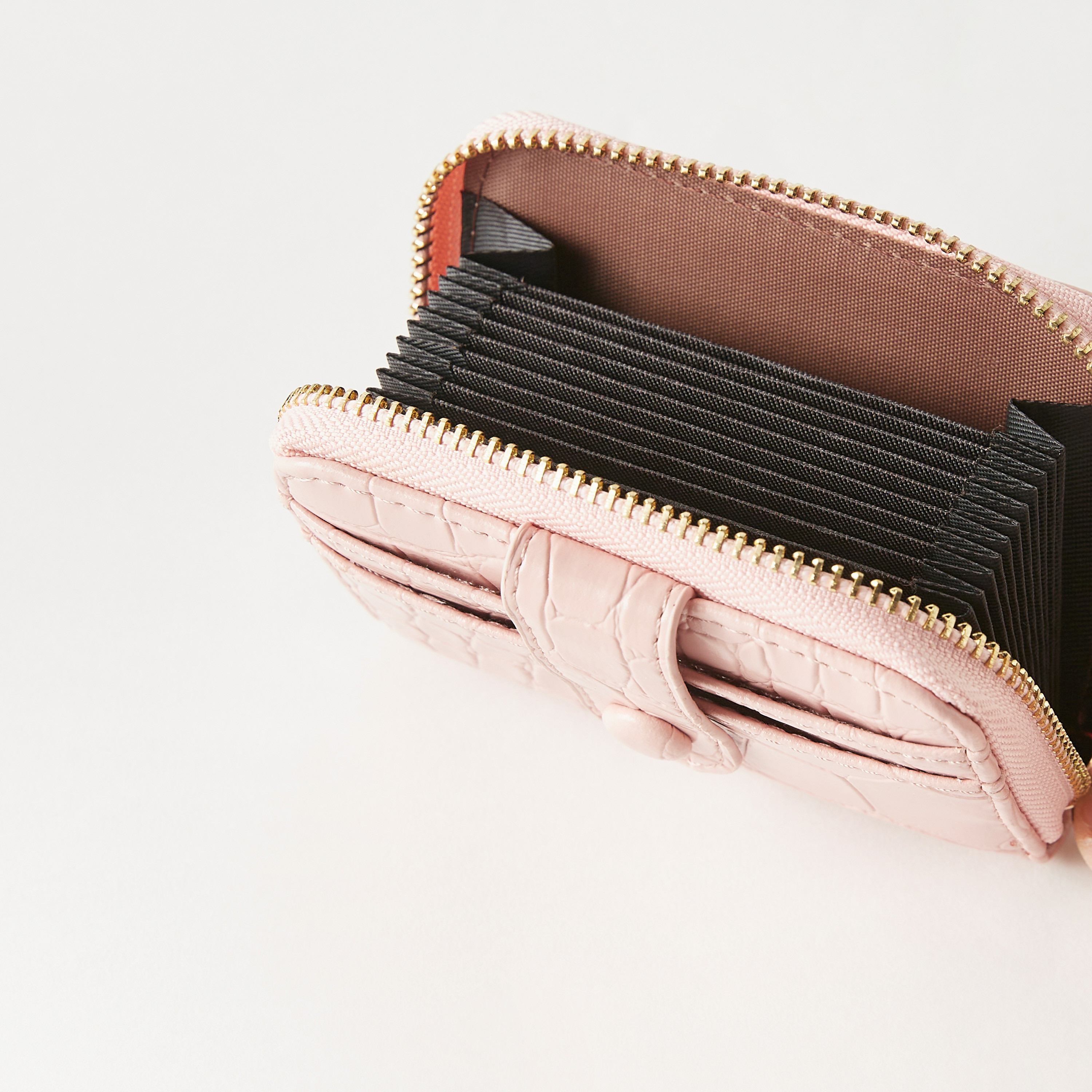 حامل بطاقات بارز الملمس بسحاب إغلاق من ساشا-women-bagsandwallets-wallets-image-4