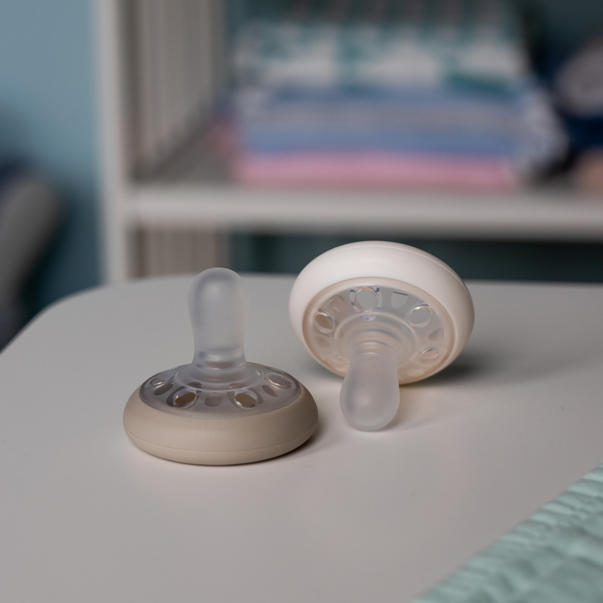 طقم لهايات يشبة الثدي من قطعتين أقرب إلى الطبيعة من تومي تيبي - 0-6 شهر-baby-feeding-pacifiers-image-3