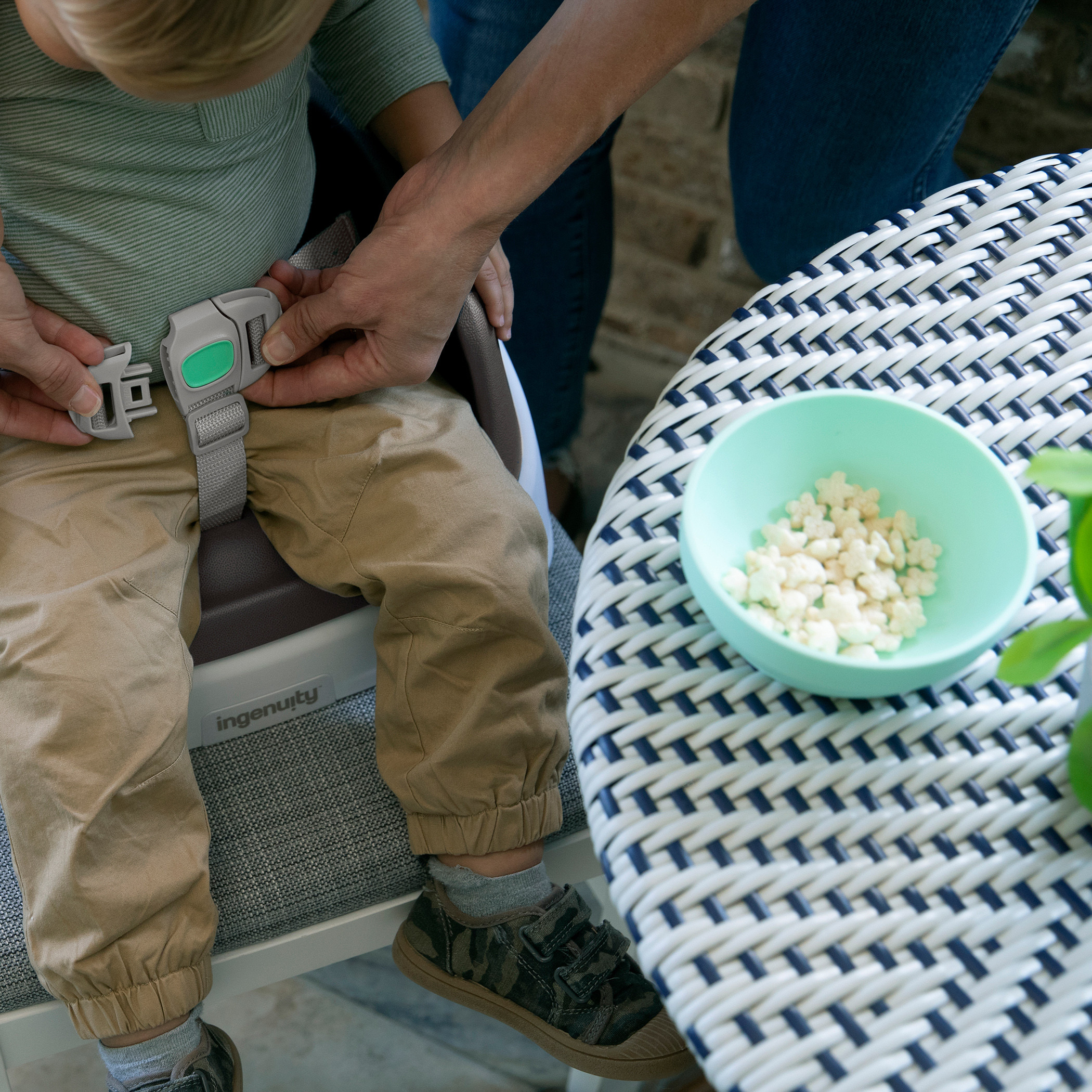 Baby booster seat online ingenuity