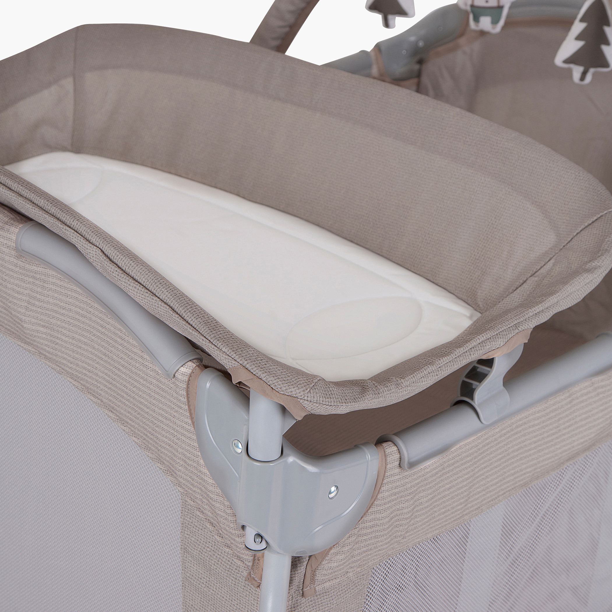 سرير أطفال متنقّل كونتور إلكترا من جراكو-baby-gear-travelcots-image-15