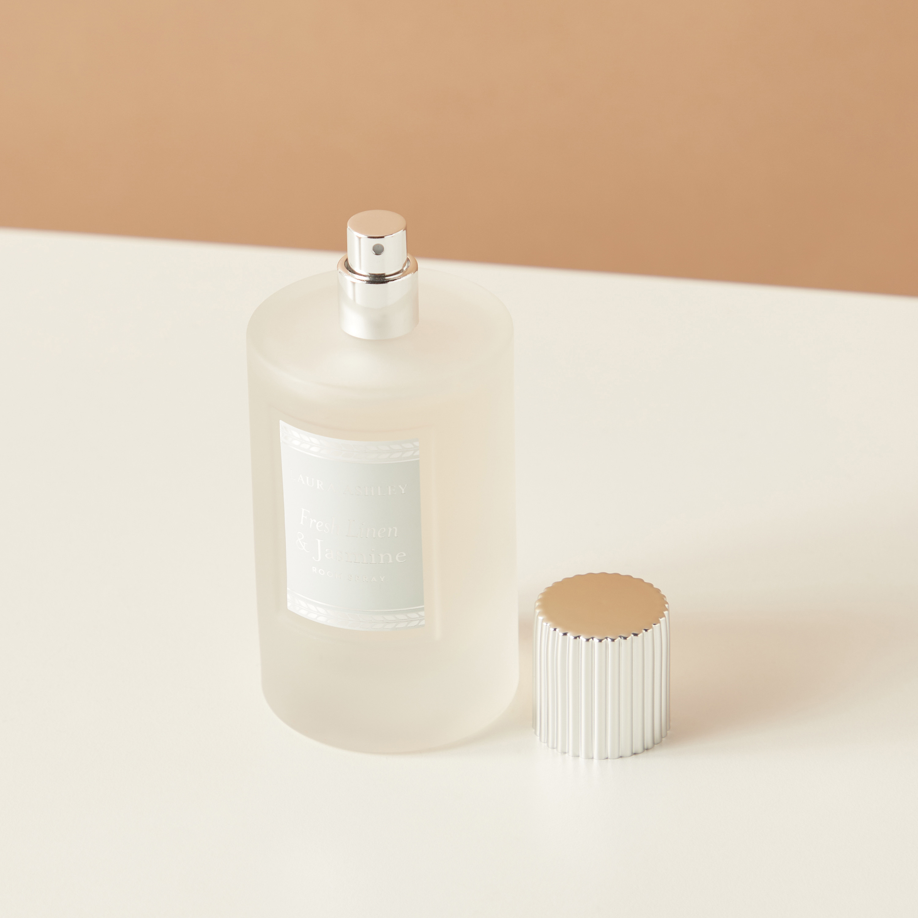 Laura Ashley Fresh Linen and Jasmine Room Spray - 100 ml-household-homefragrance-homesprays-image-3