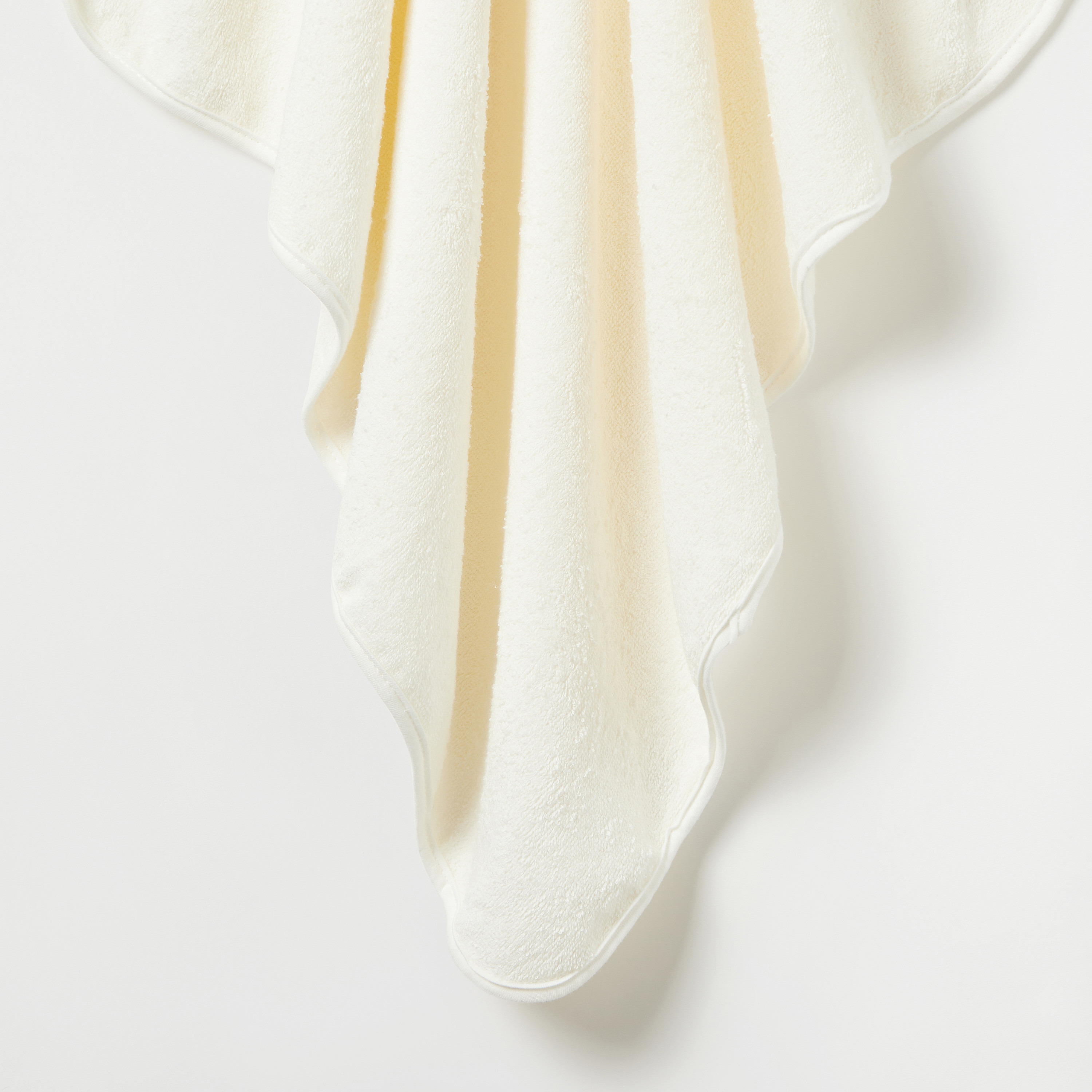 منشفة بقبعة وتطريز تايبوجرافيك من جونيورز - 76×76 سم-baby-bathandcare-towels-image-3