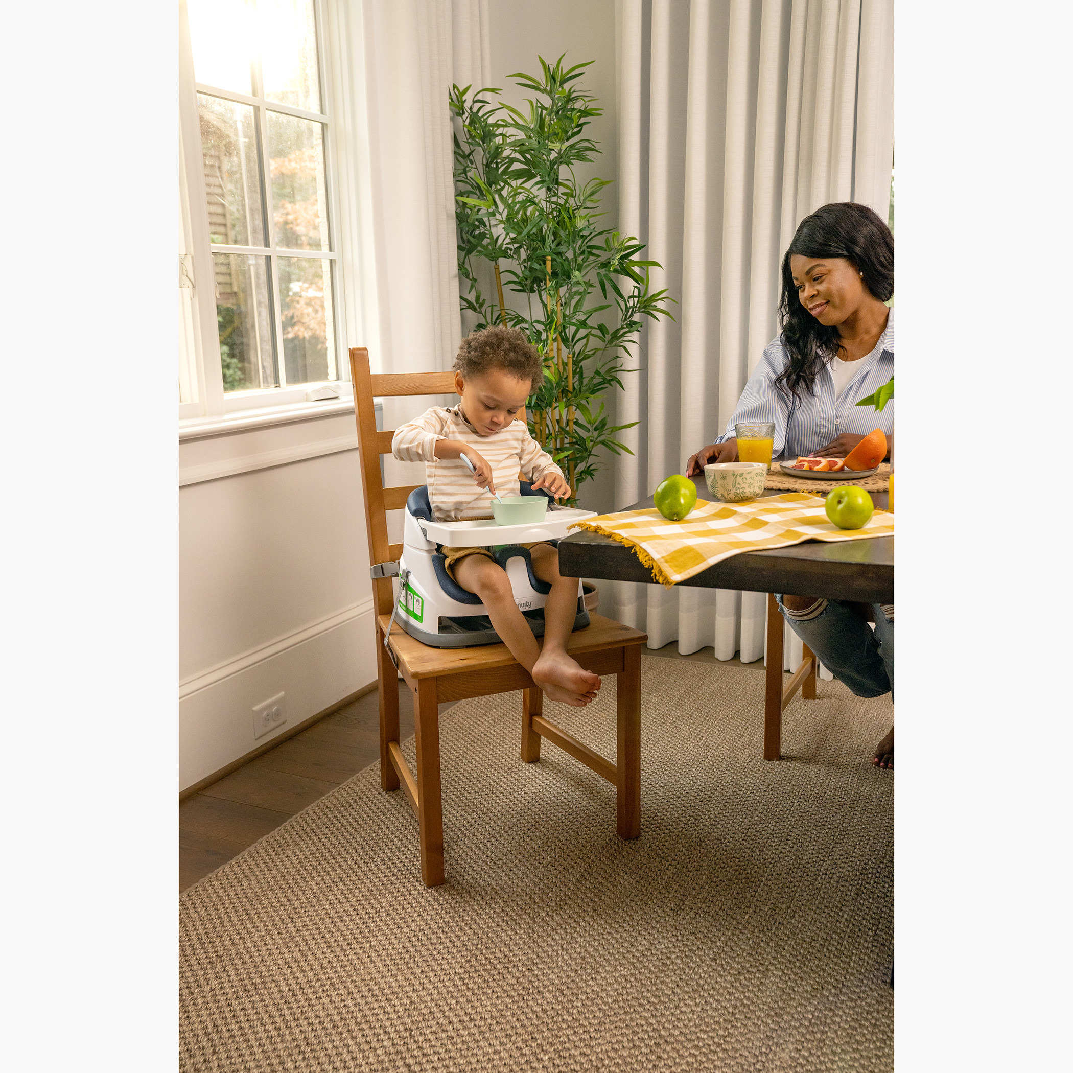 مقعد بقاعدة أطفال 2 في 1 من إنجينيوتي-baby-feeding-highchairsandboosters-image-16