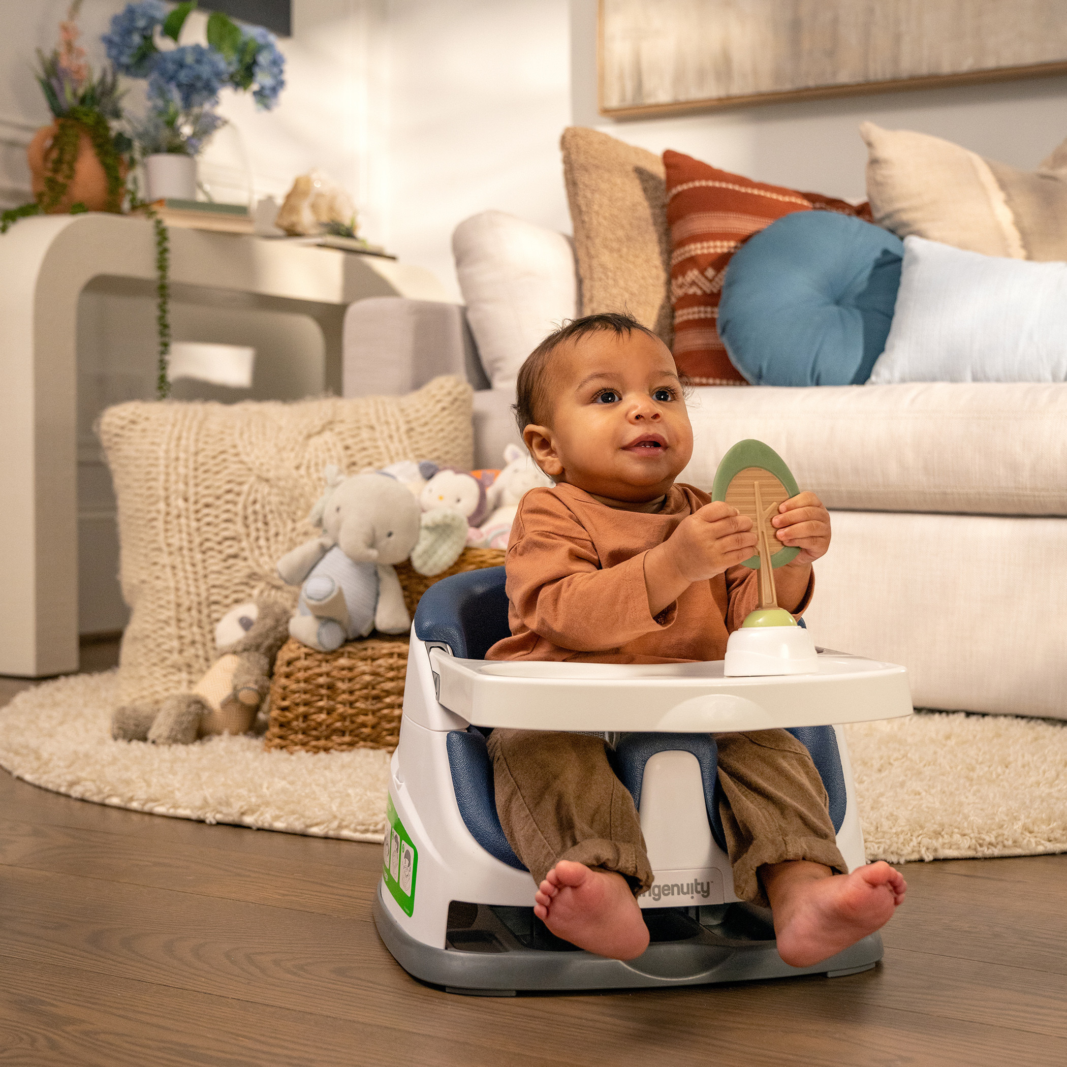 مقعد بقاعدة أطفال 2 في 1 من إنجينيوتي-baby-feeding-highchairsandboosters-image-4