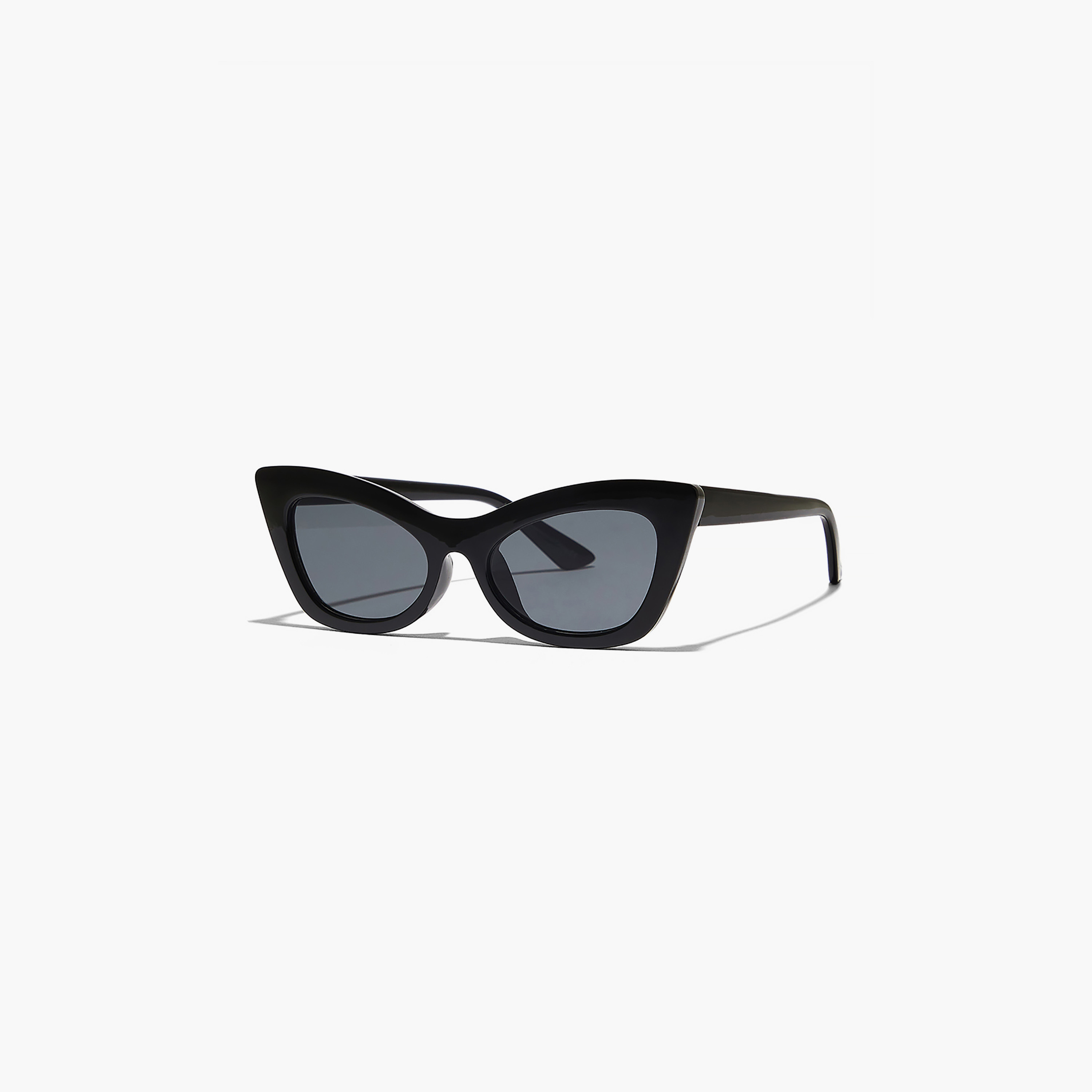 نظارة شمسية سوداء ذات كات آي من بلاك أوت كورتني مع 52 مم -women-sunglasses-image-1