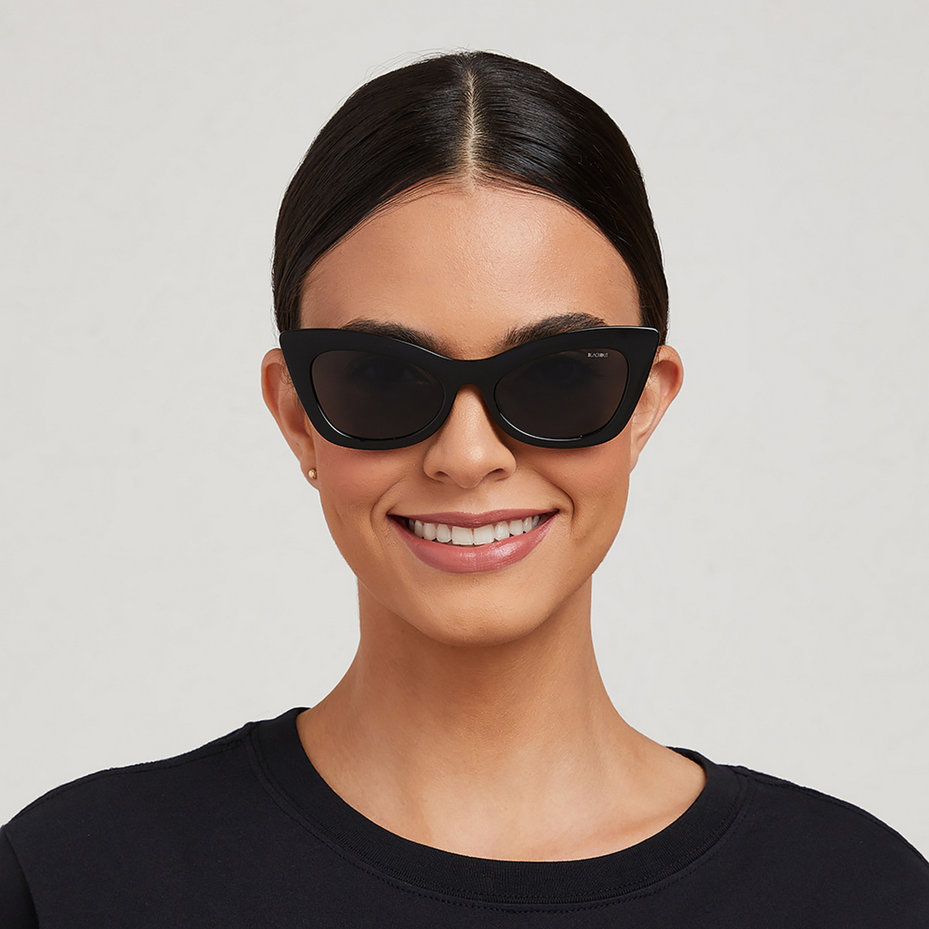 نظارة شمسية سوداء ذات كات آي من بلاك أوت كورتني مع 52 مم -women-sunglasses-image-4